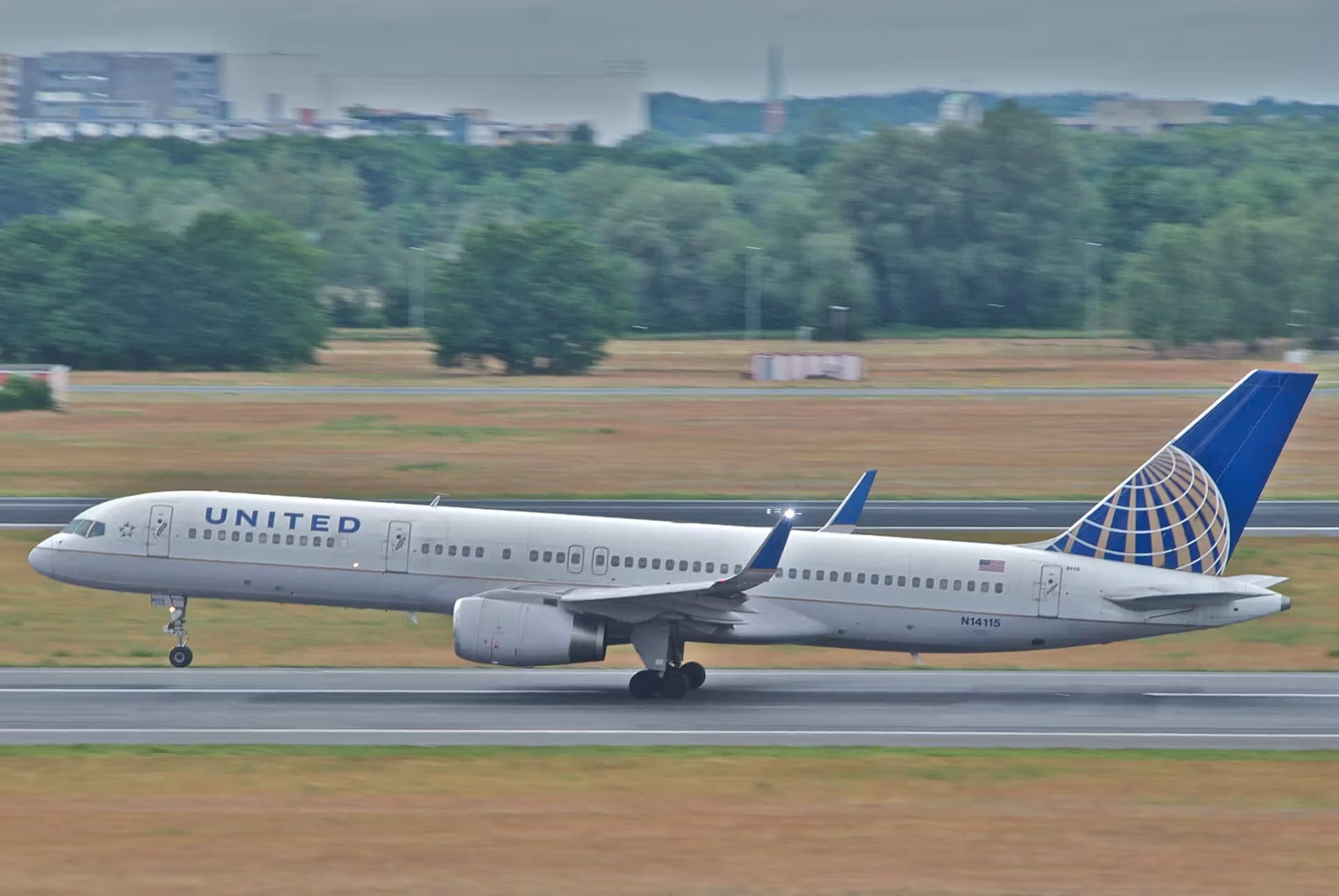 N14115 — Twin-engine aircraft