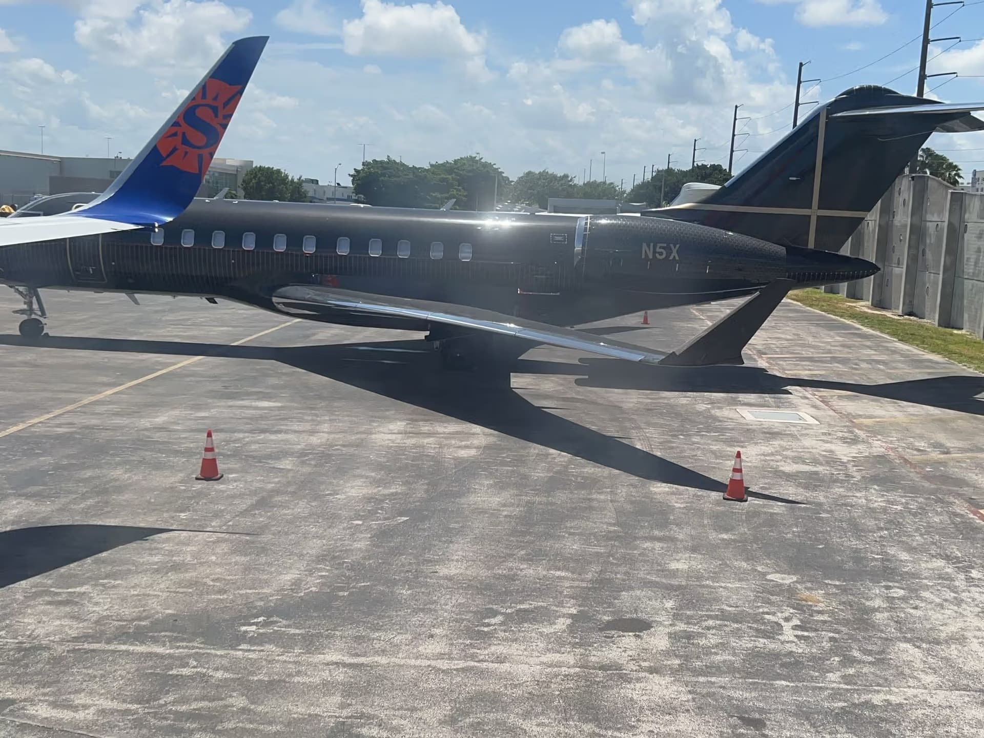 N5X — 2023 Bombardier Global 6000 at Miami International Airport