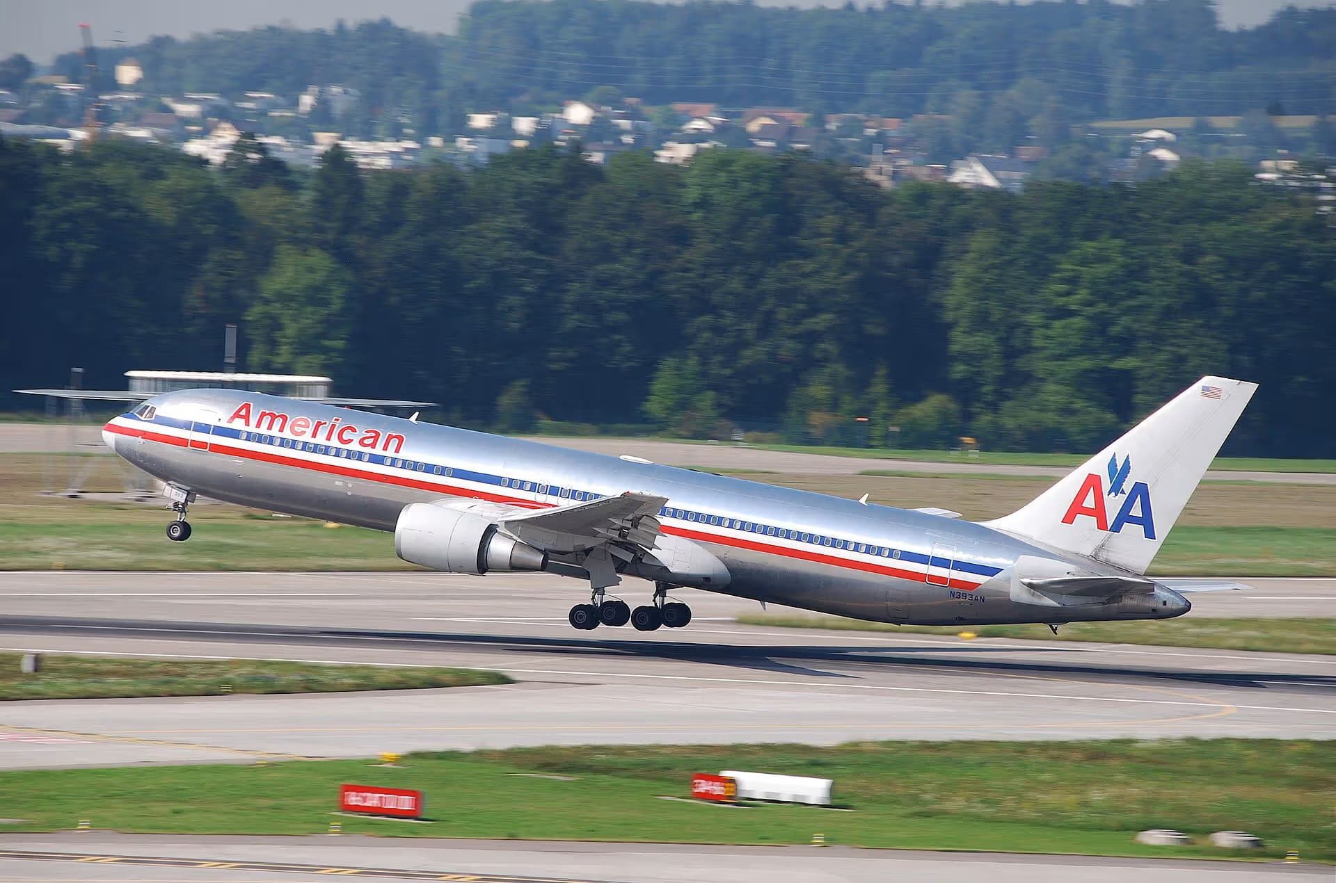 N393AN — Twin-engine aircraft