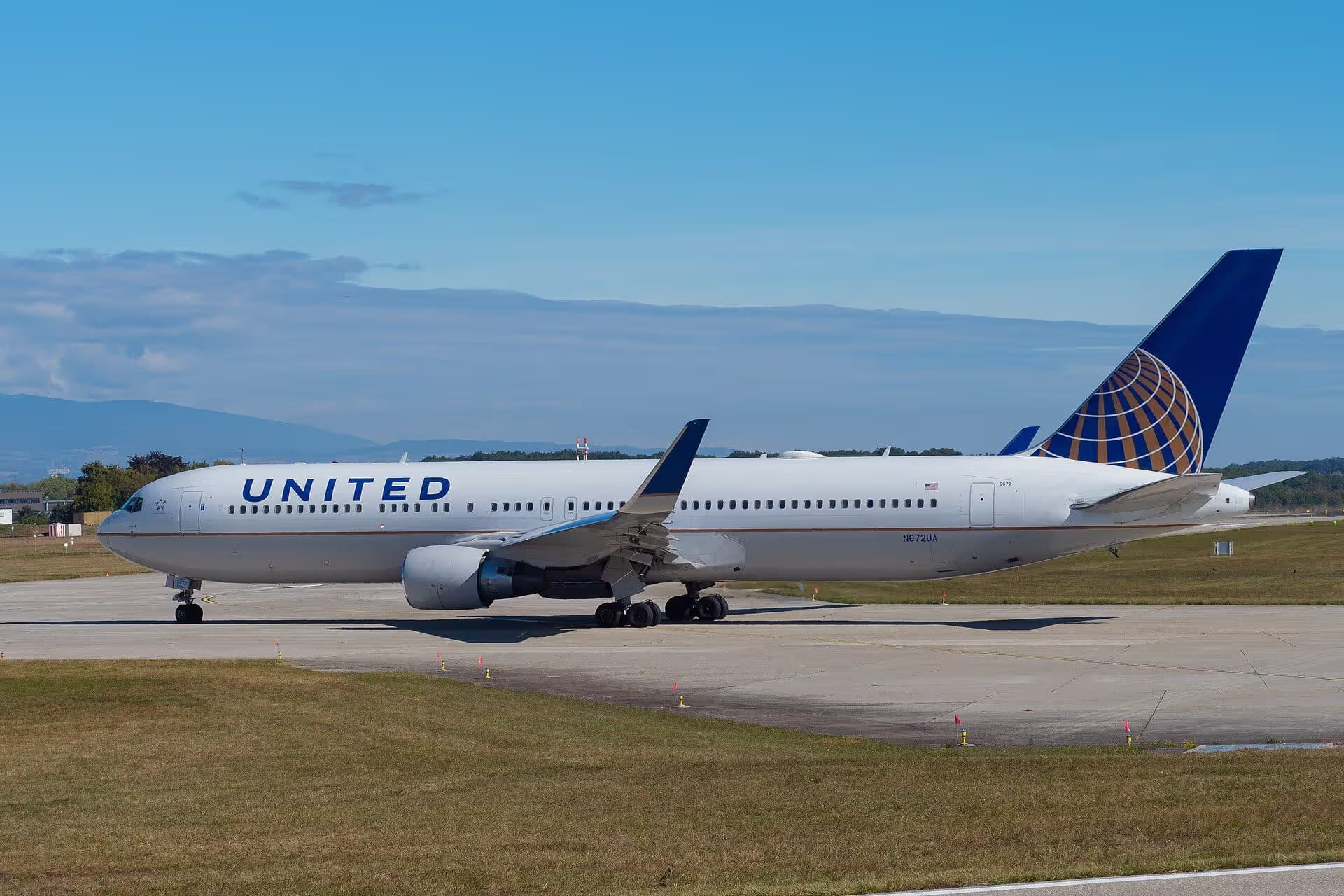 N672UA — Boeing