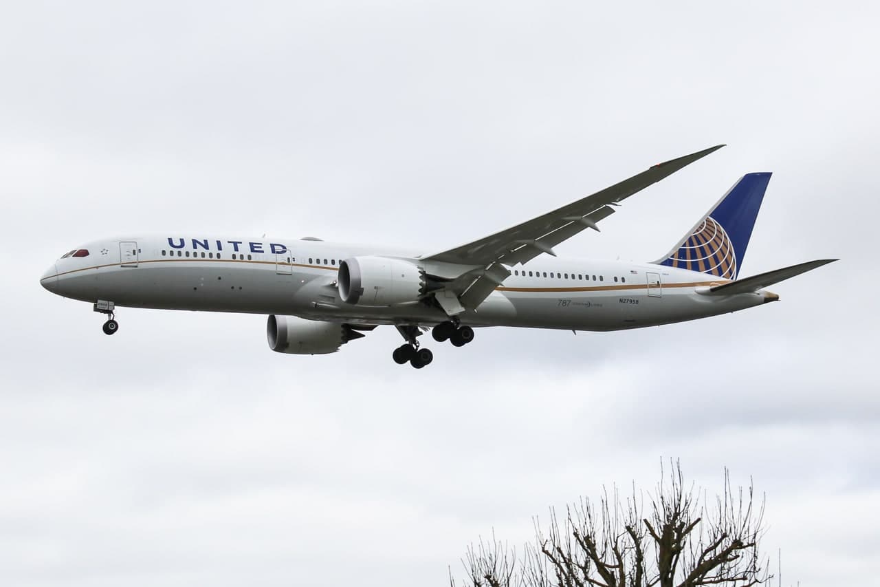 N27958 — Twin-engine aircraft