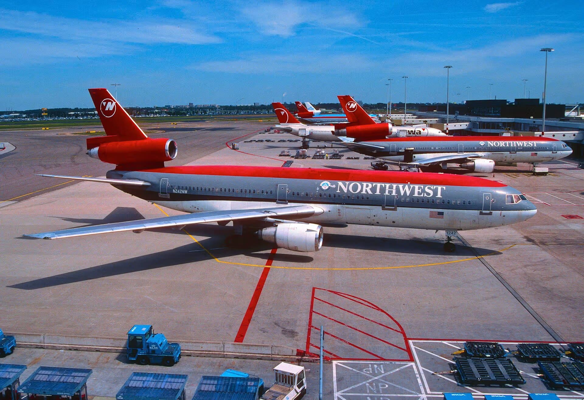 N242NW — Douglas