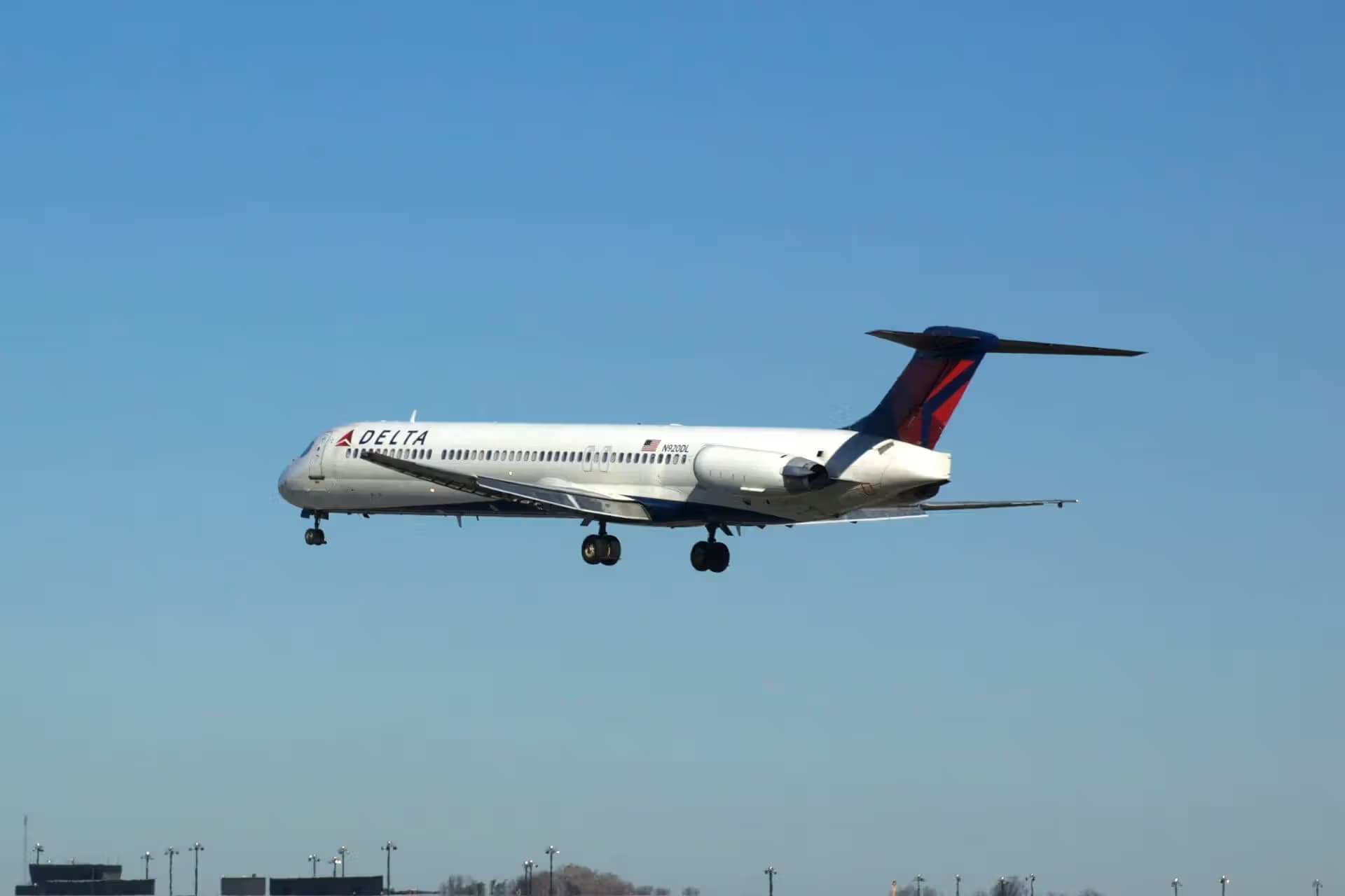 N920DL — Twin-engine aircraft