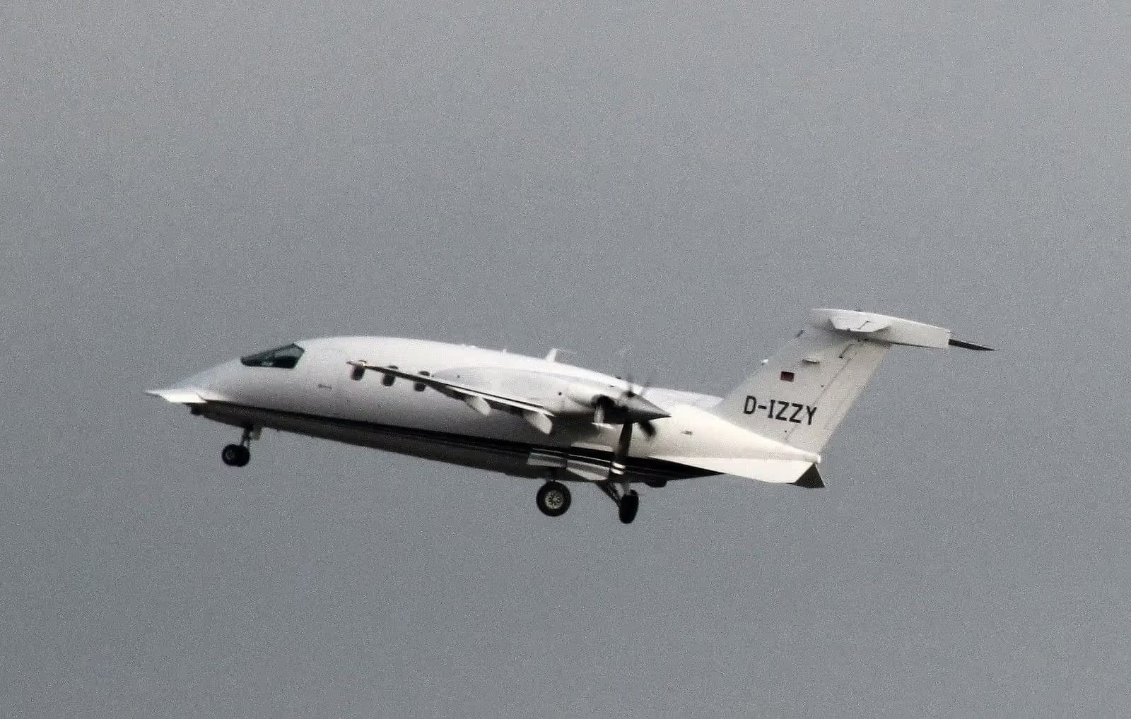D-IZZY — Aircraft