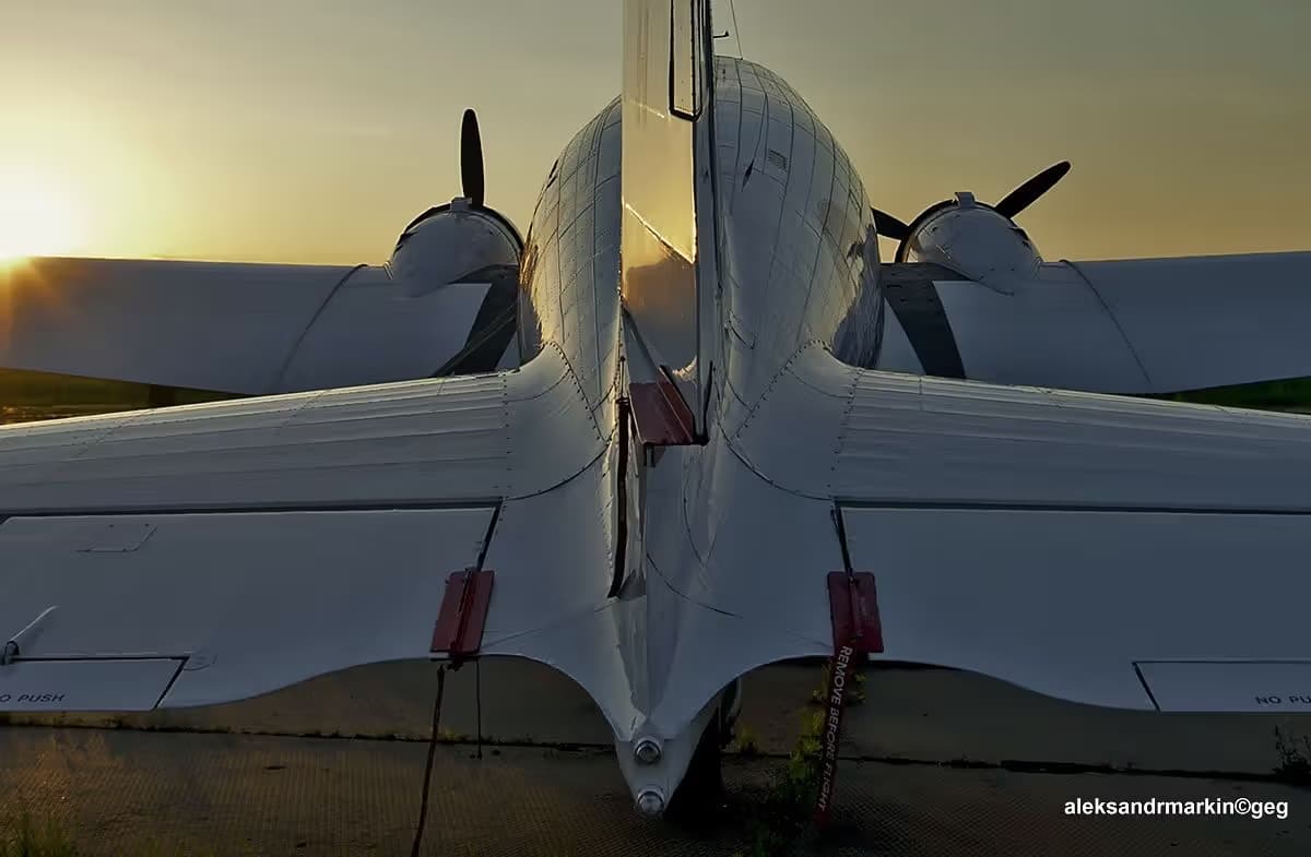 N97H — Twin-engine aircraft