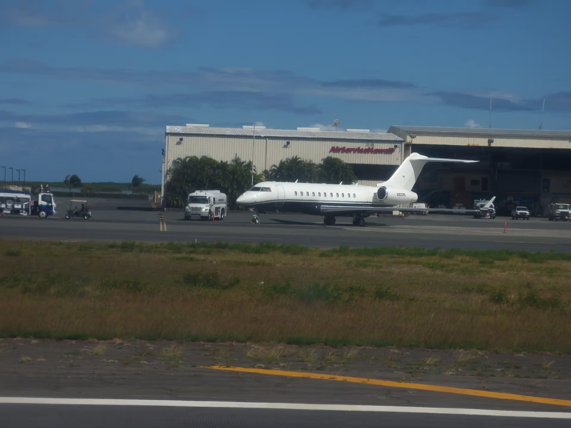 N933ML — Business jet