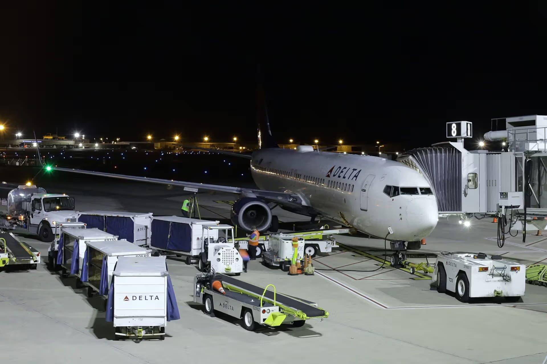 N839DN — Twin-engine aircraft