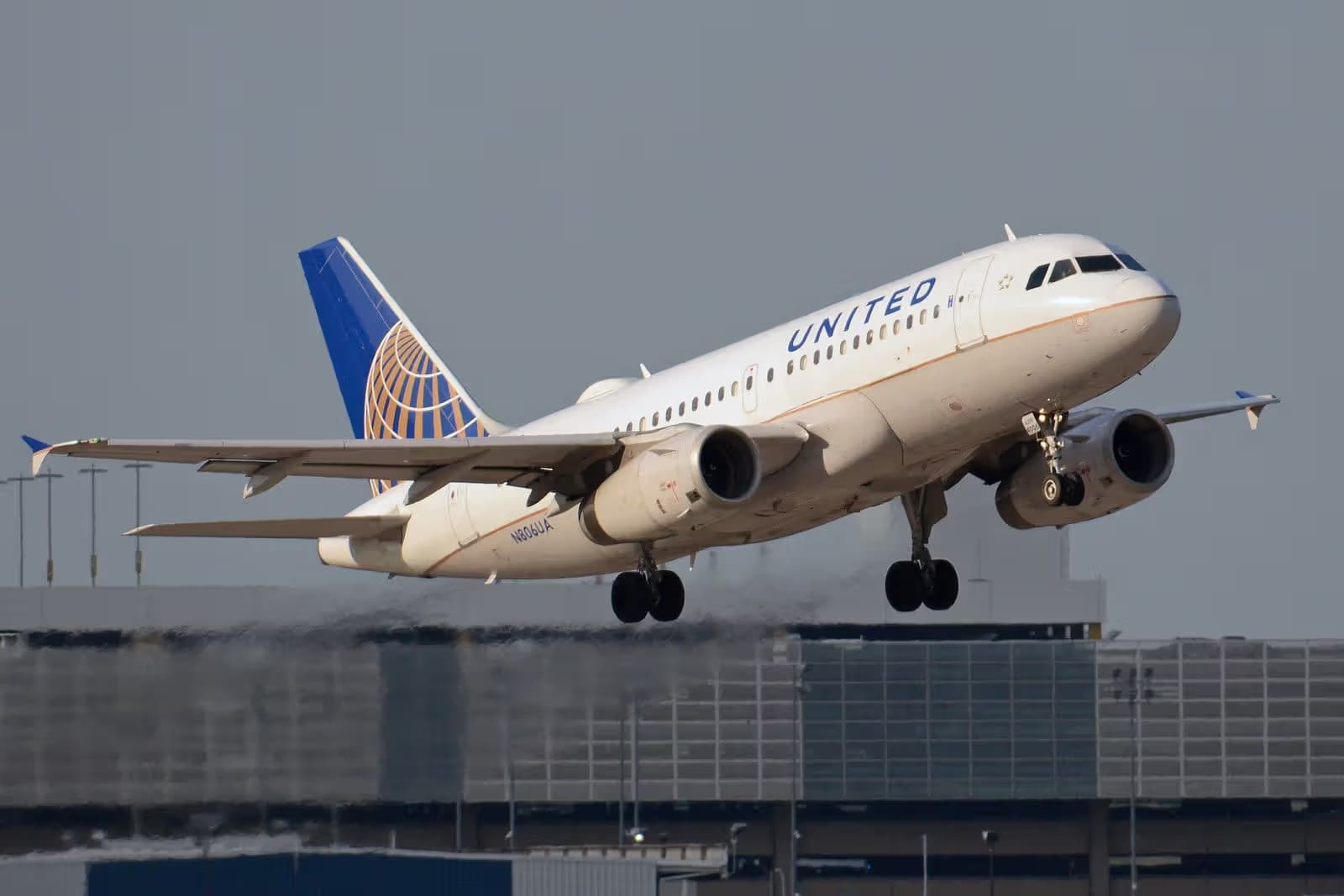 N806UA — Airbus