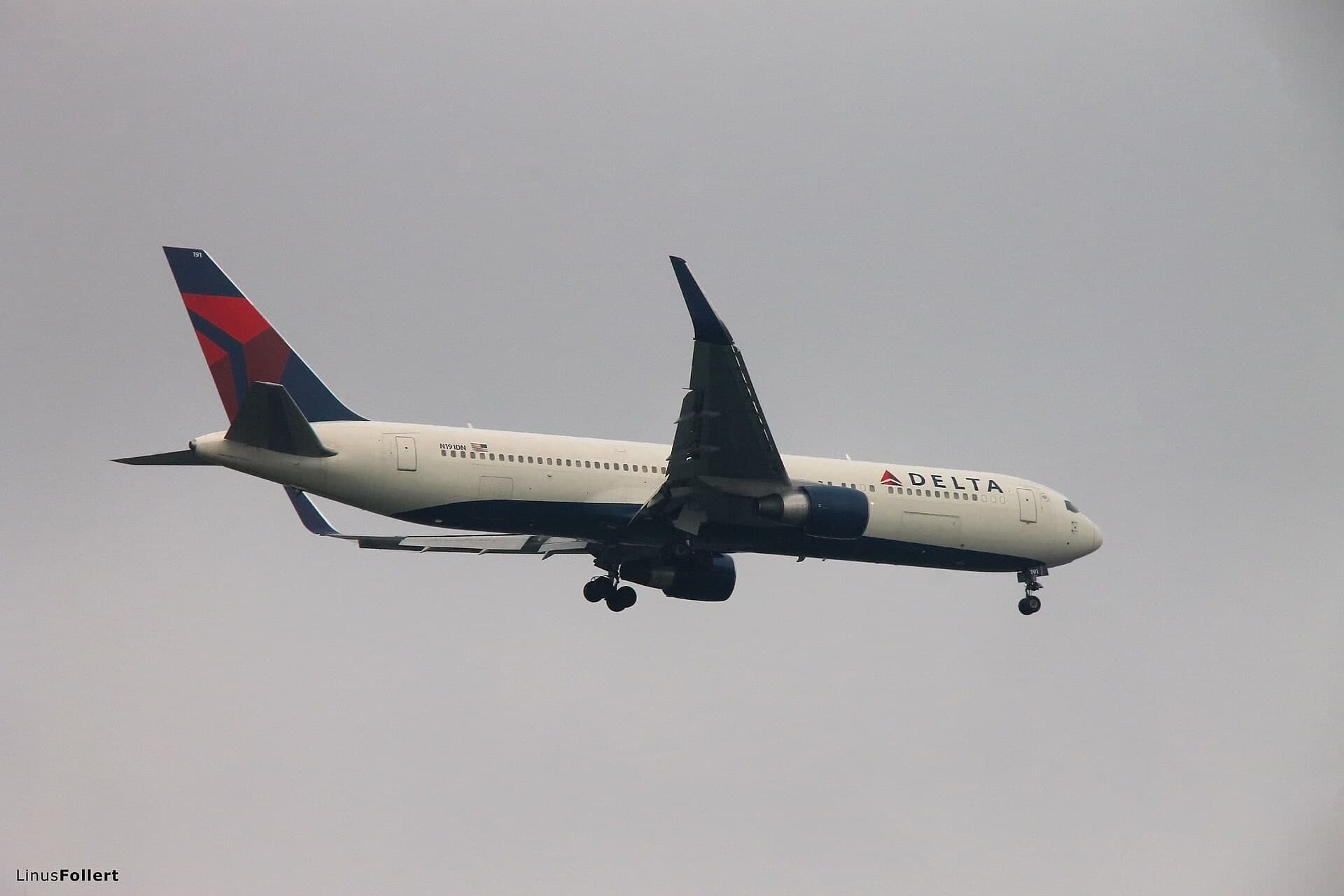N191DN — Twin-engine aircraft