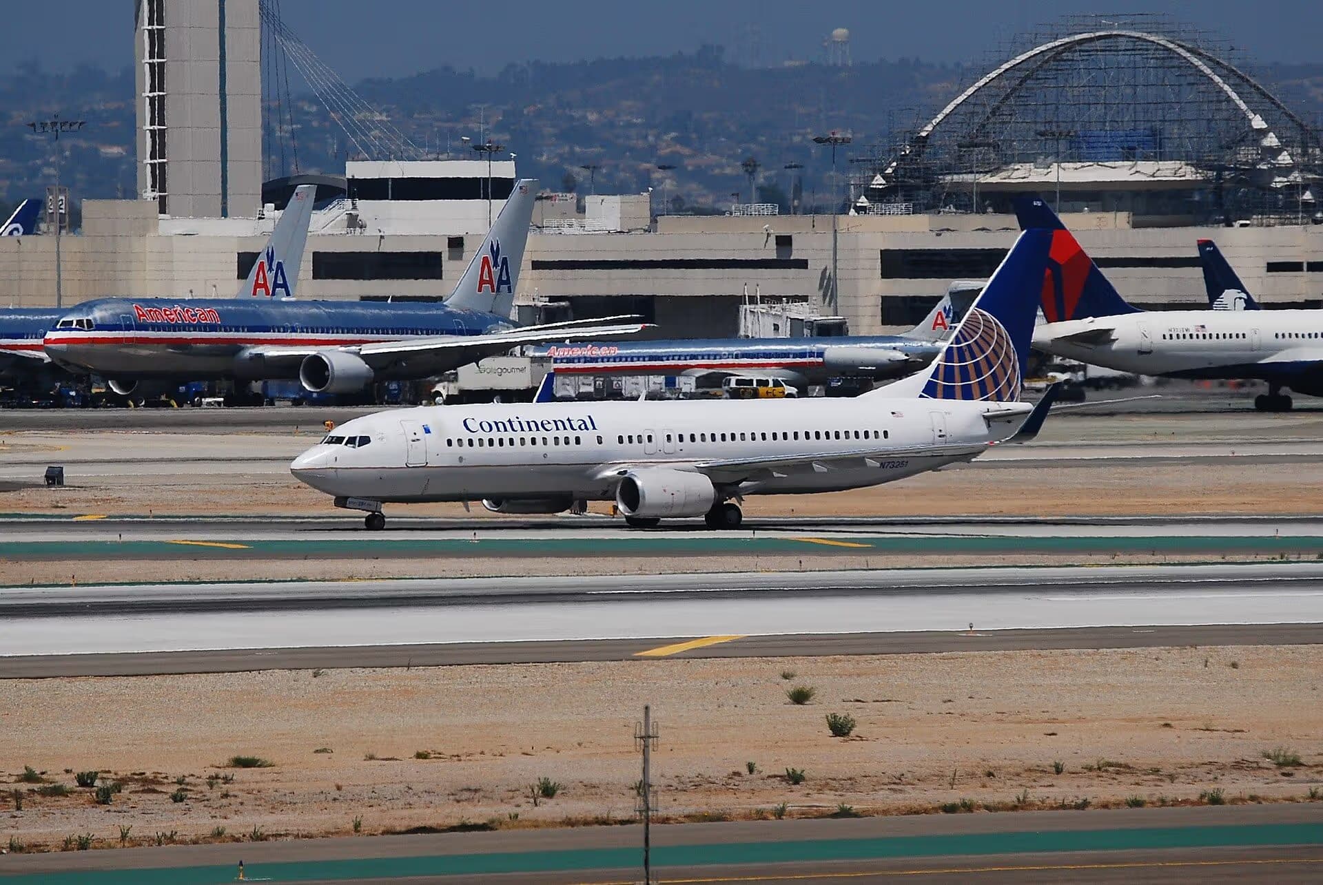 N73251 — Twin-engine aircraft
