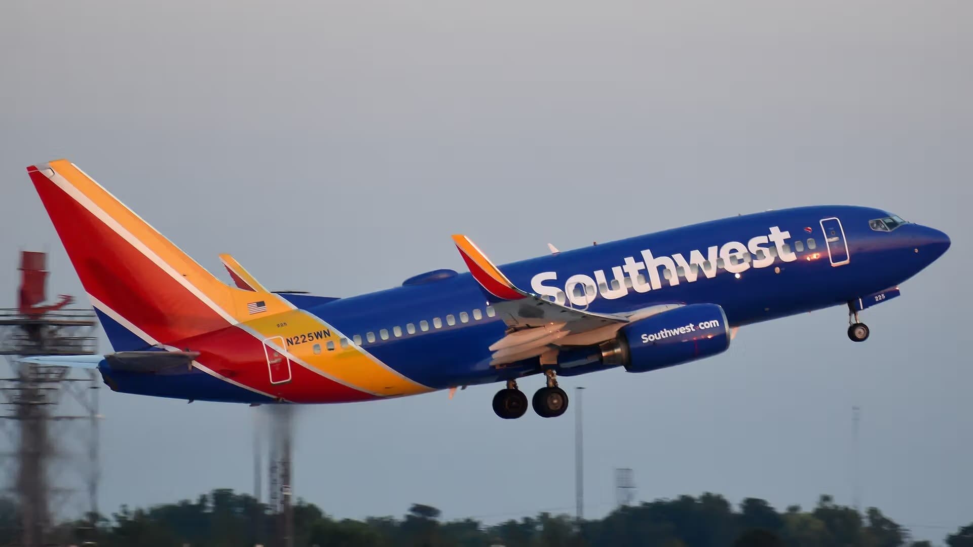 N225WN — Boeing