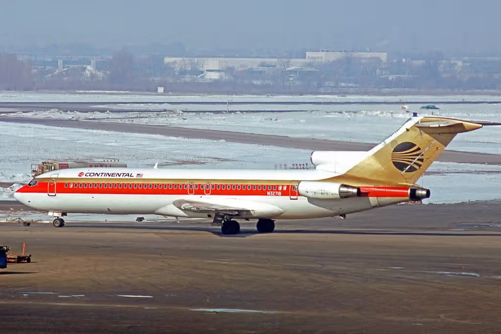 N32718 — Aircraft