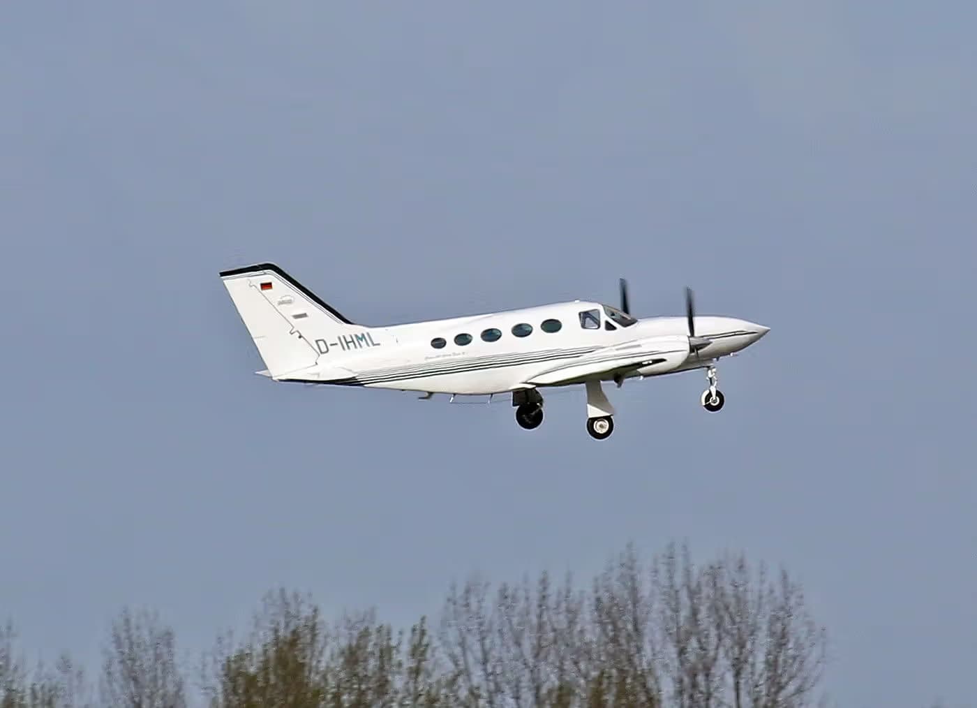 D-IHML — Twin-engine aircraft