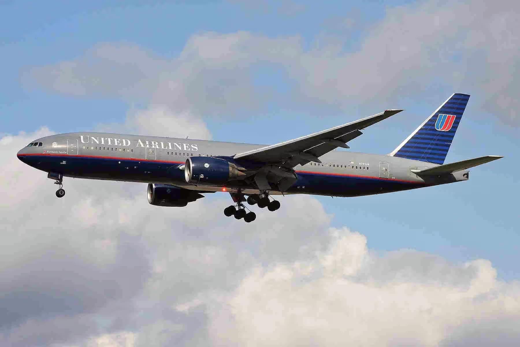 N791UA — Twin-engine aircraft