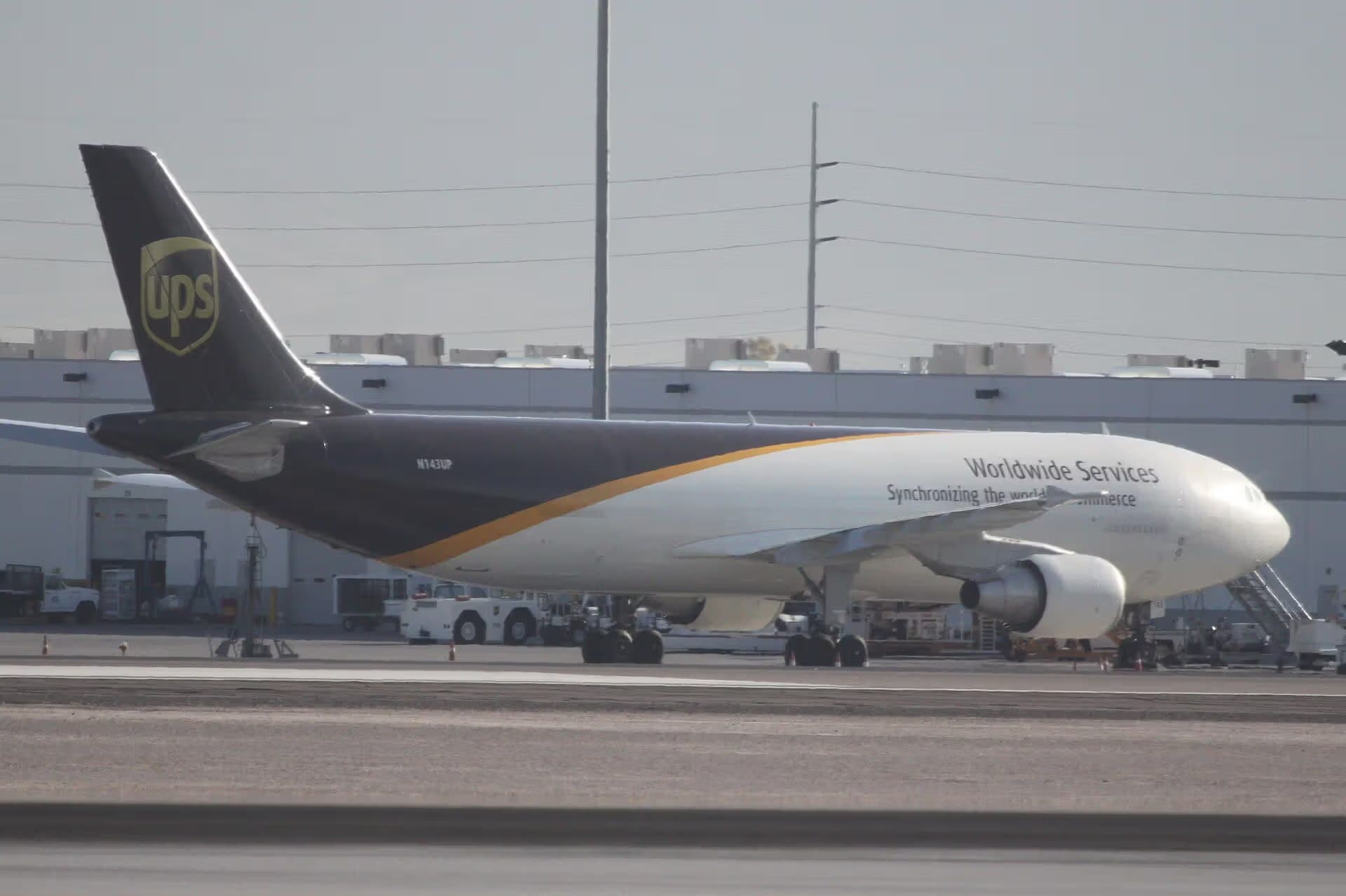 N143UP — Twin-engine aircraft