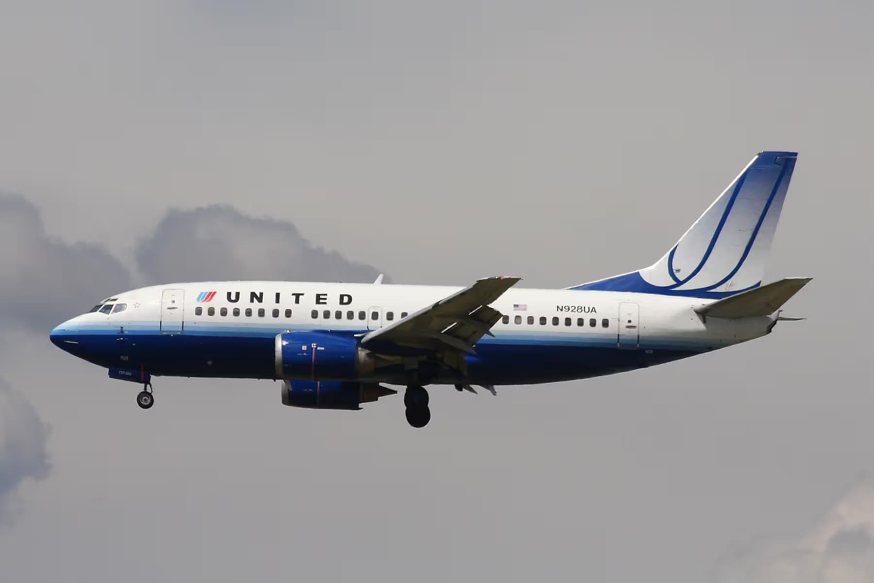 N928UA — Twin-engine aircraft