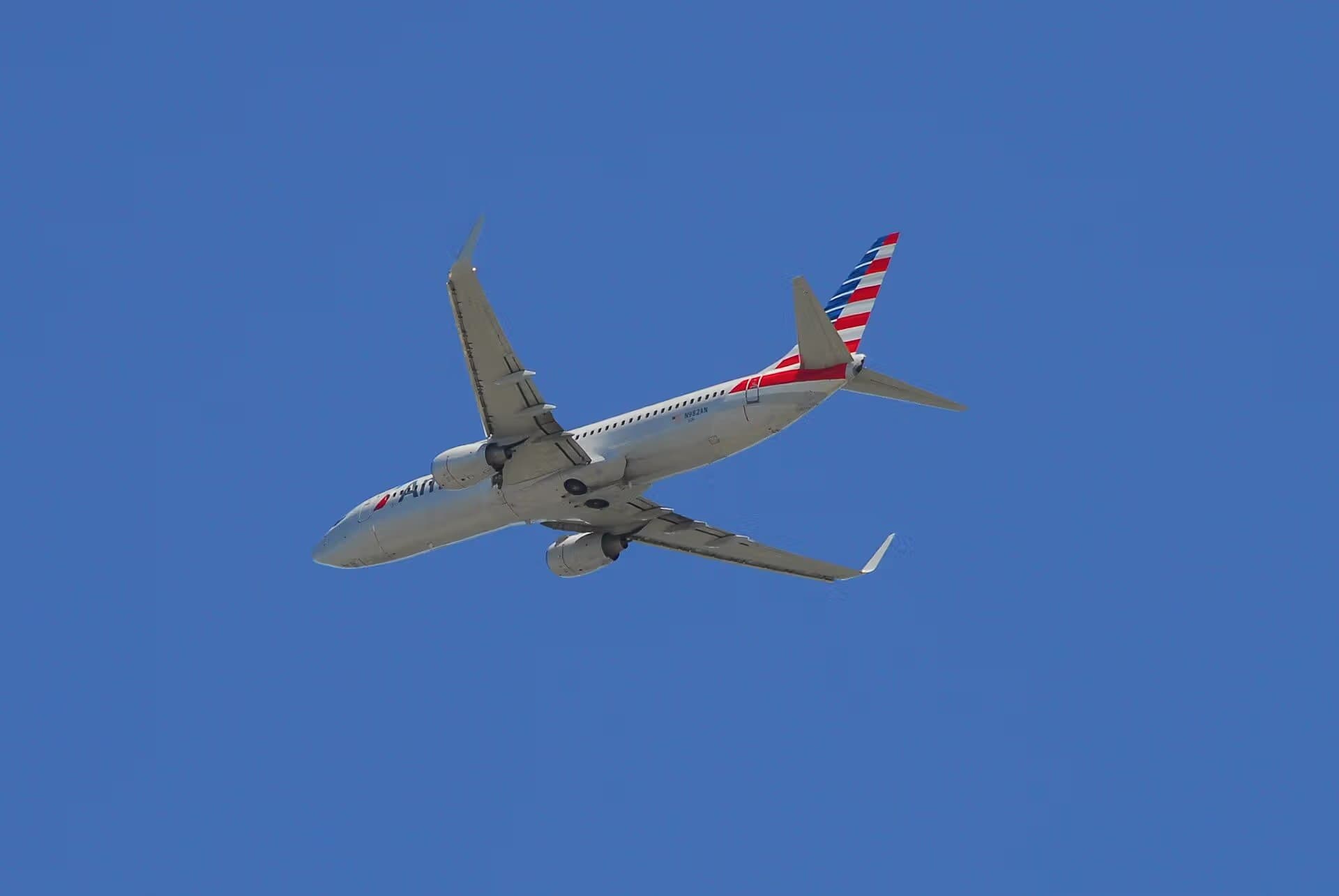 N982AN — Twin-engine aircraft