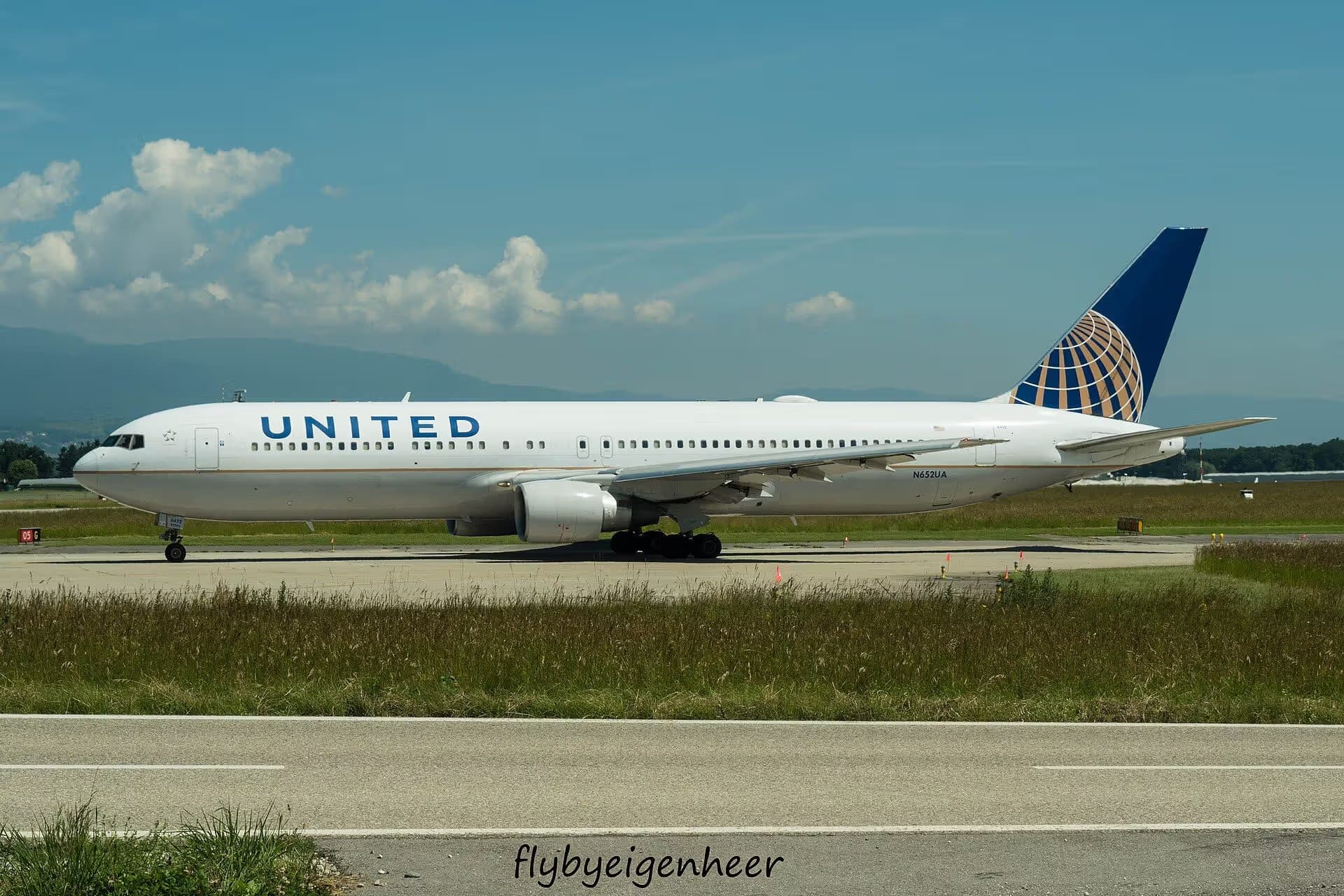 N652UA — Boeing