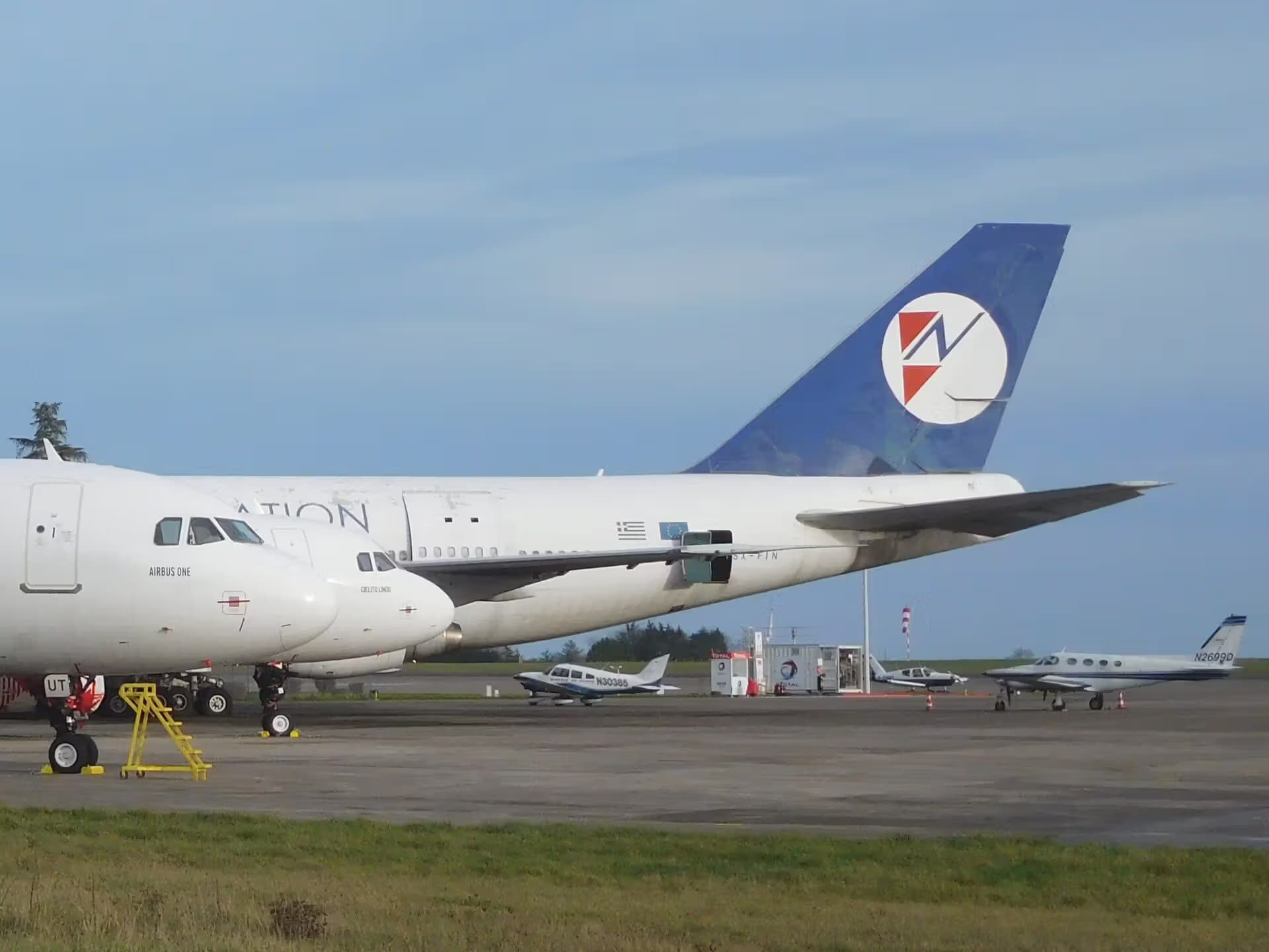 N2699D — Twin-engine aircraft