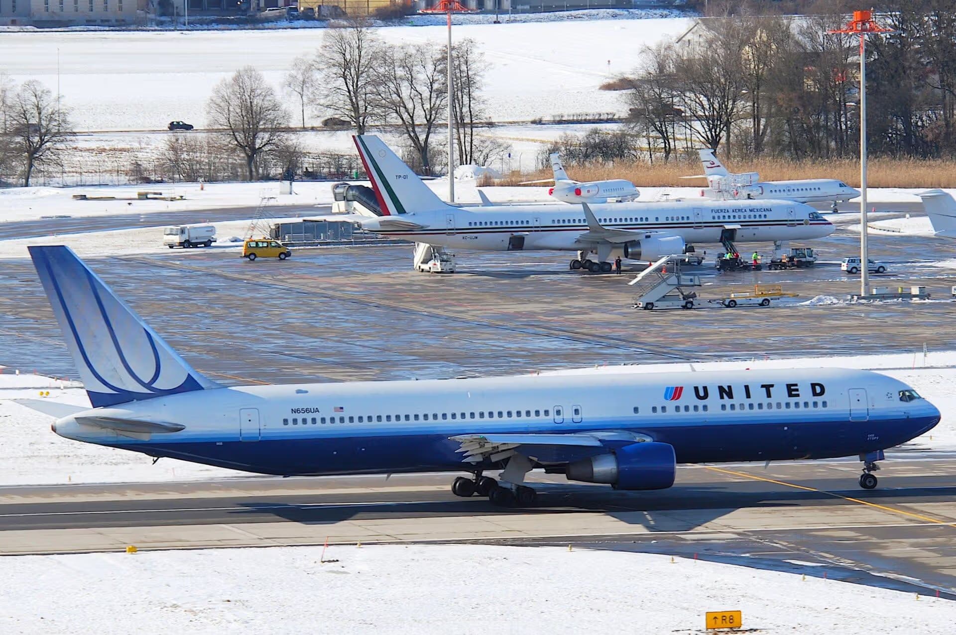 N656UA — Boeing
