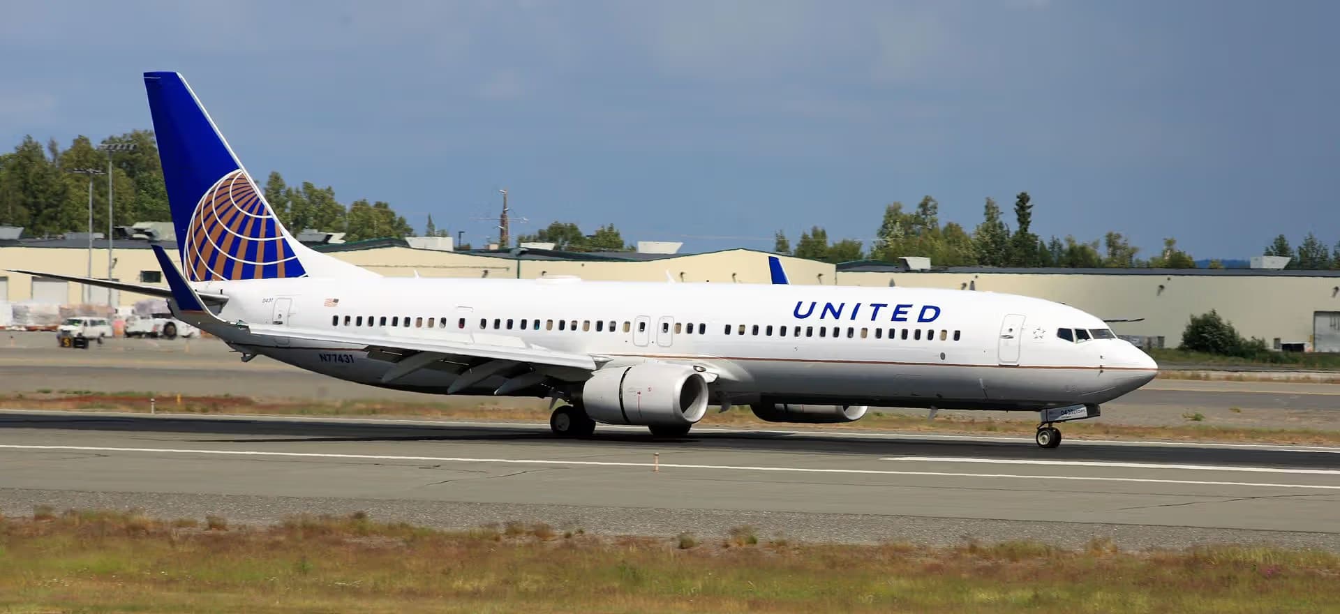 N77431 — Twin-engine aircraft