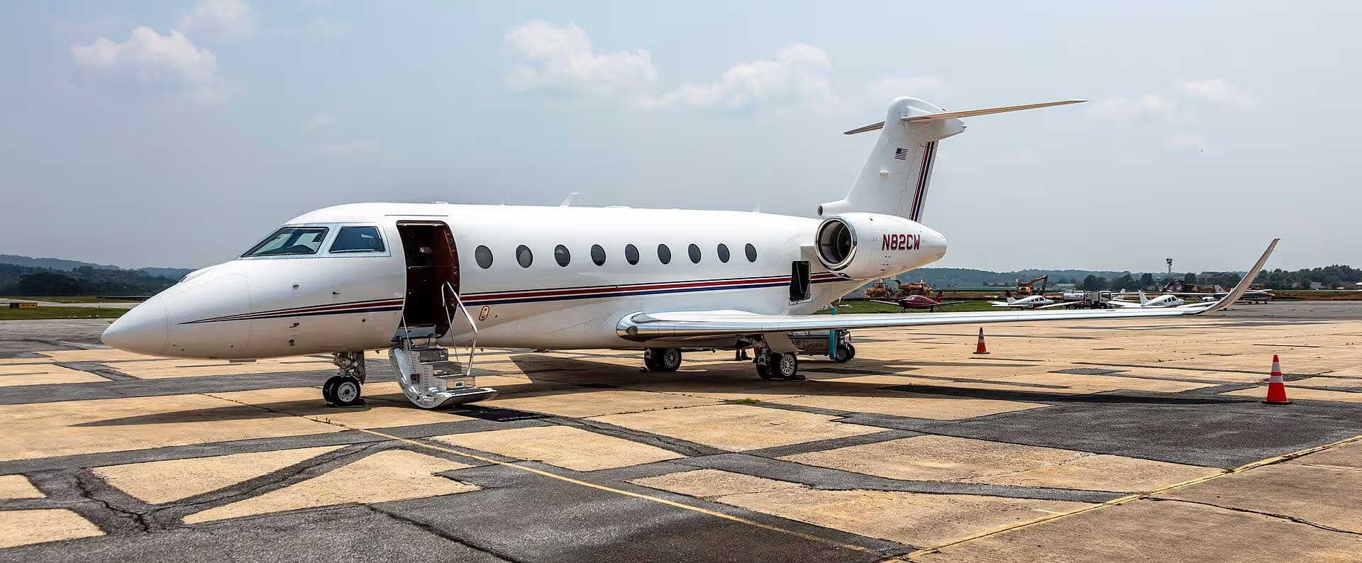 N82CW — Business jet