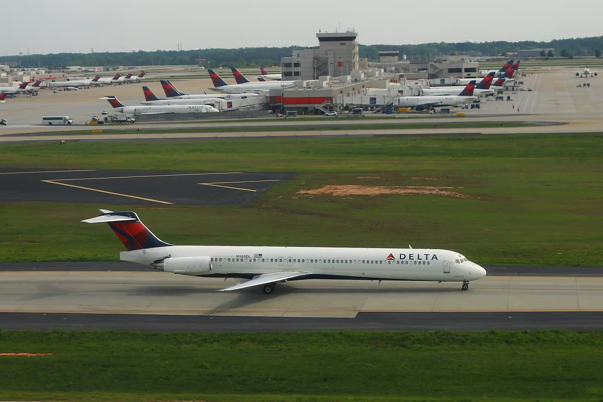 N989DL — Aircraft