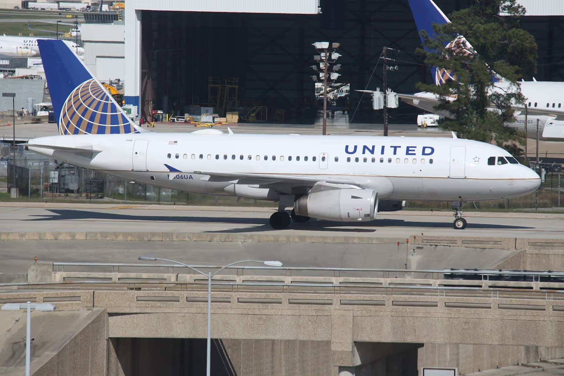 N806UA — Airbus