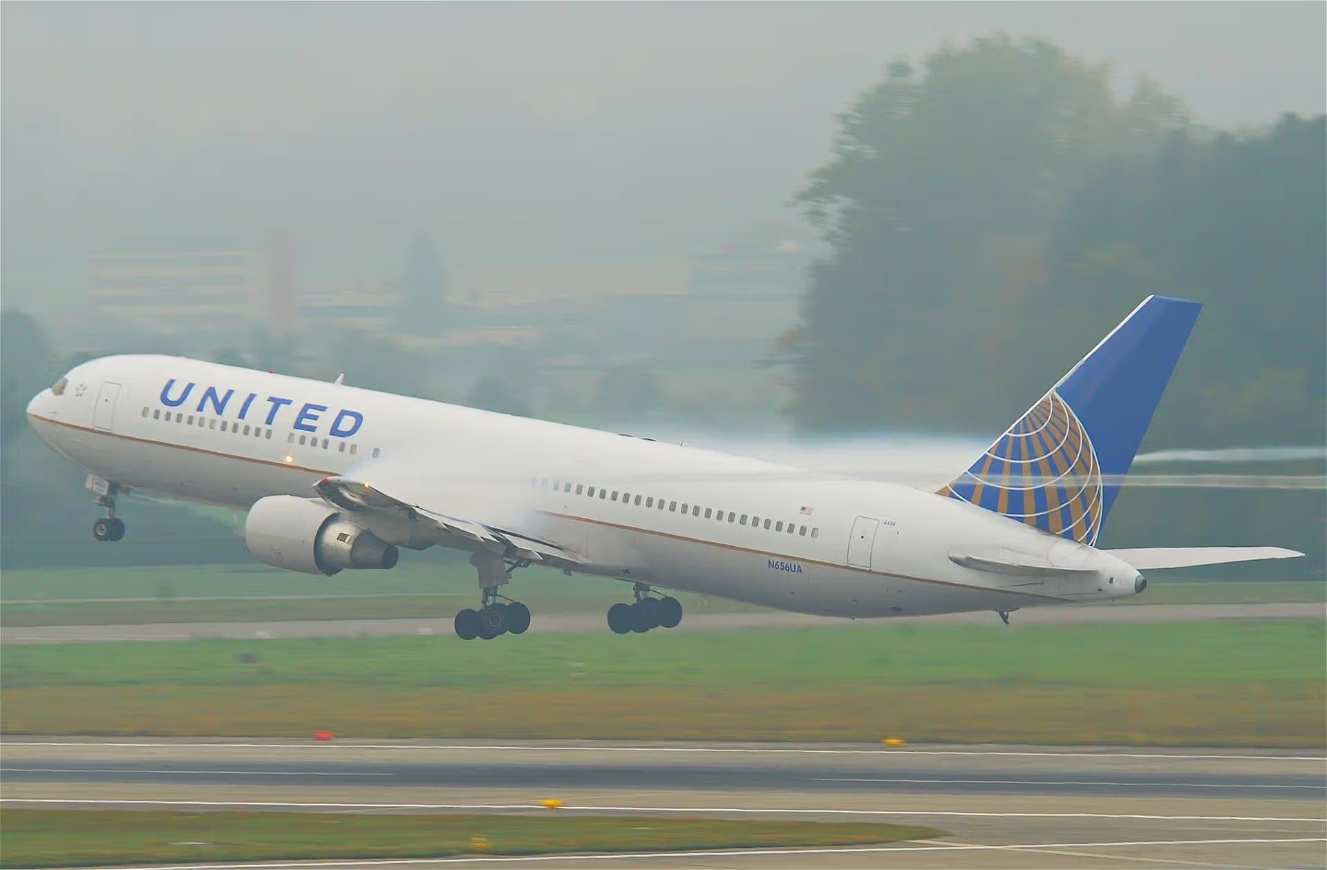 N656UA — Boeing