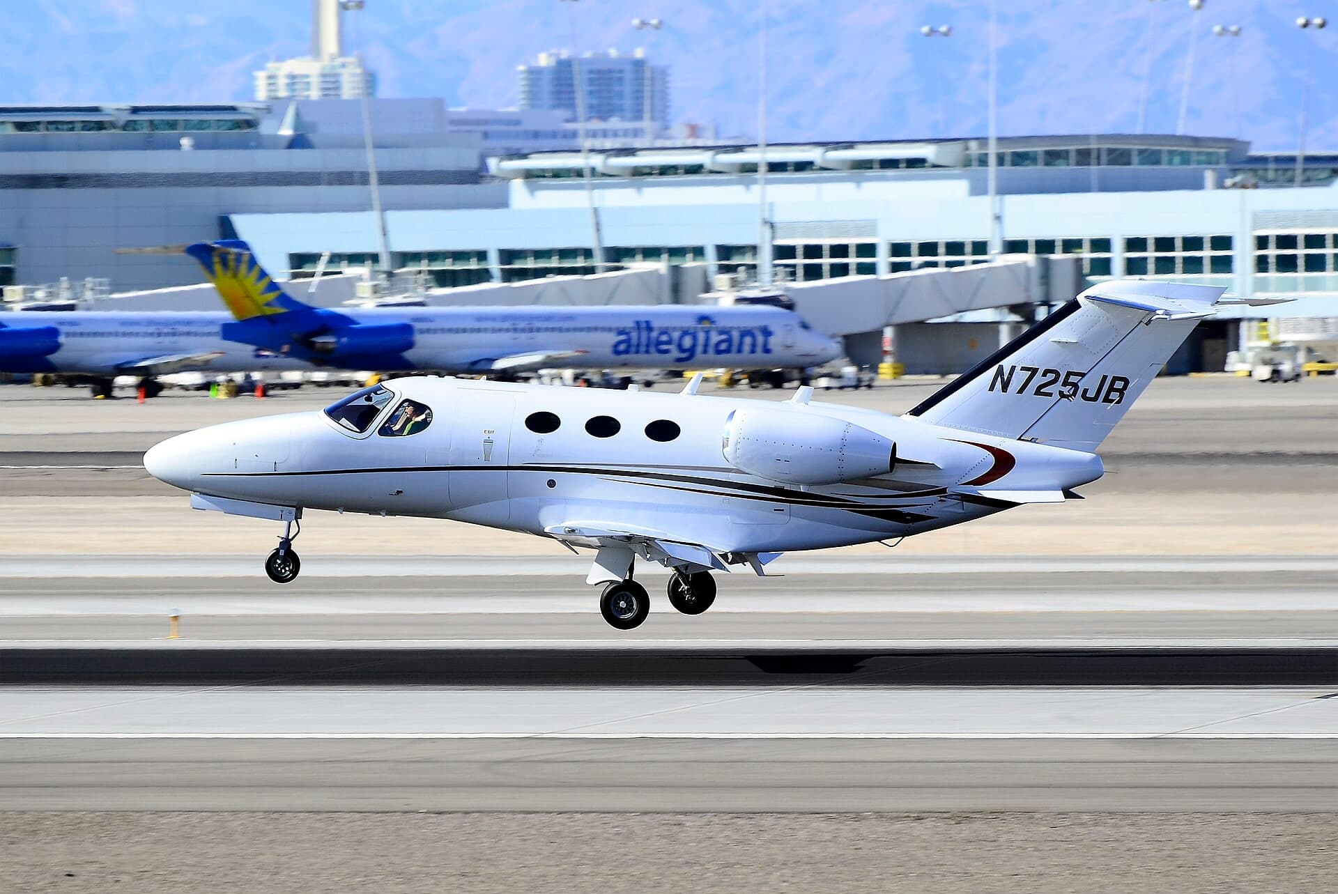 N725JB — Business jet