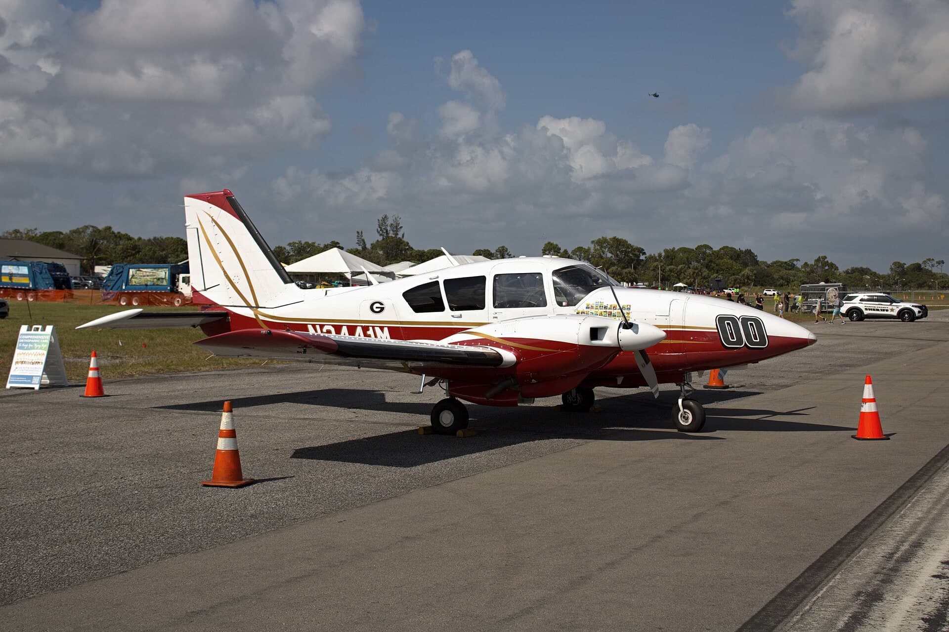 N2441M — Twin-engine aircraft