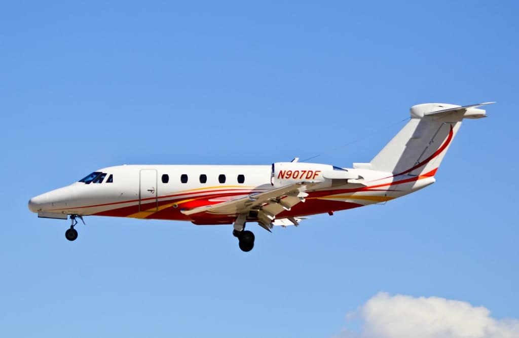 N907DF — Business jet