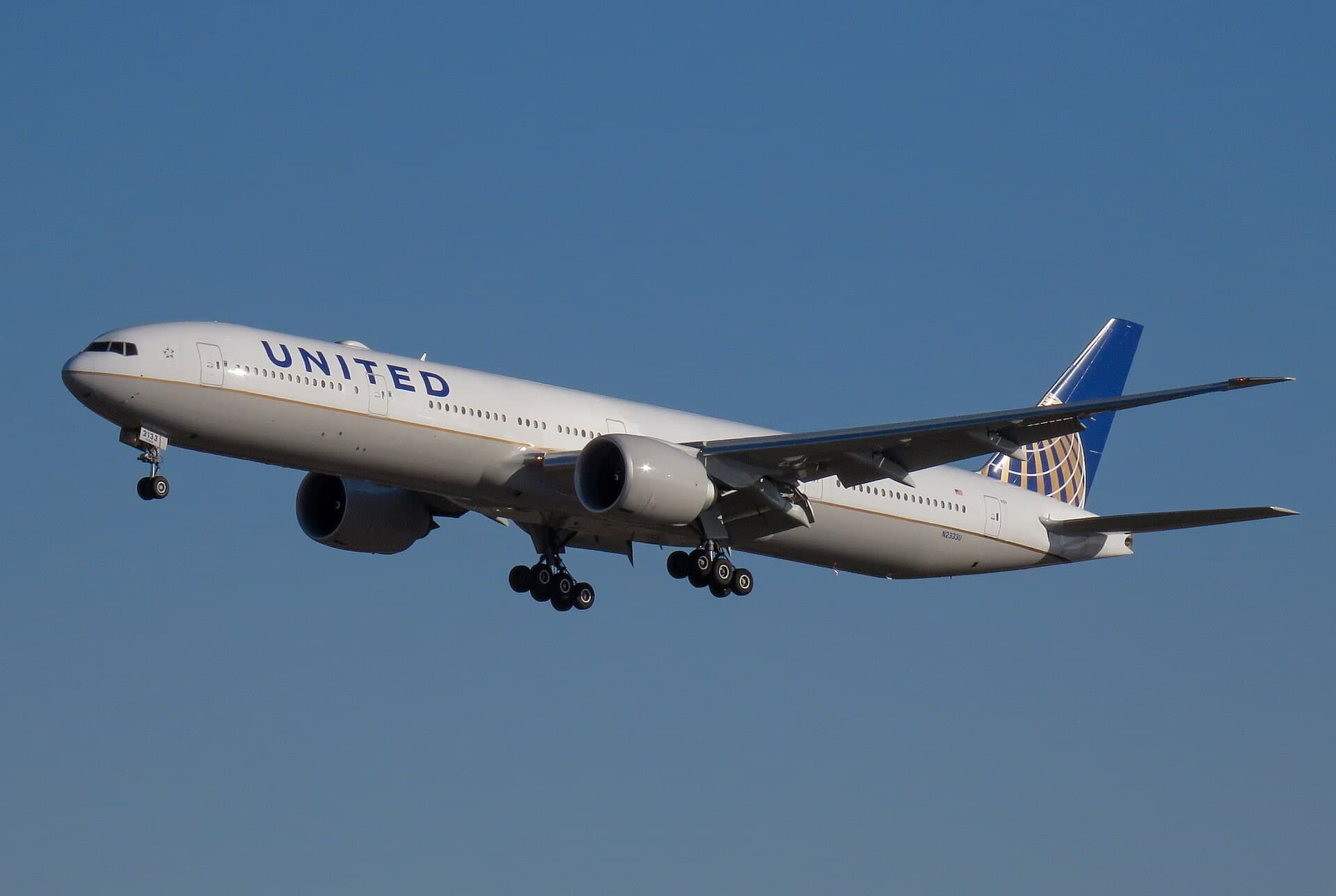 N2333U — Twin-engine aircraft