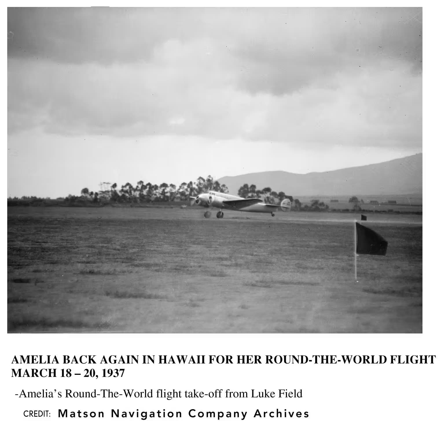 Unidentified — Twin-engine aircraft
