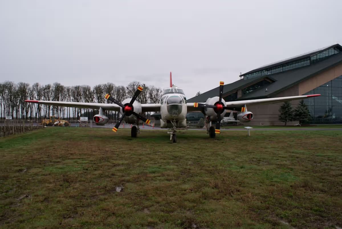 Unidentified — Twin-engine aircraft