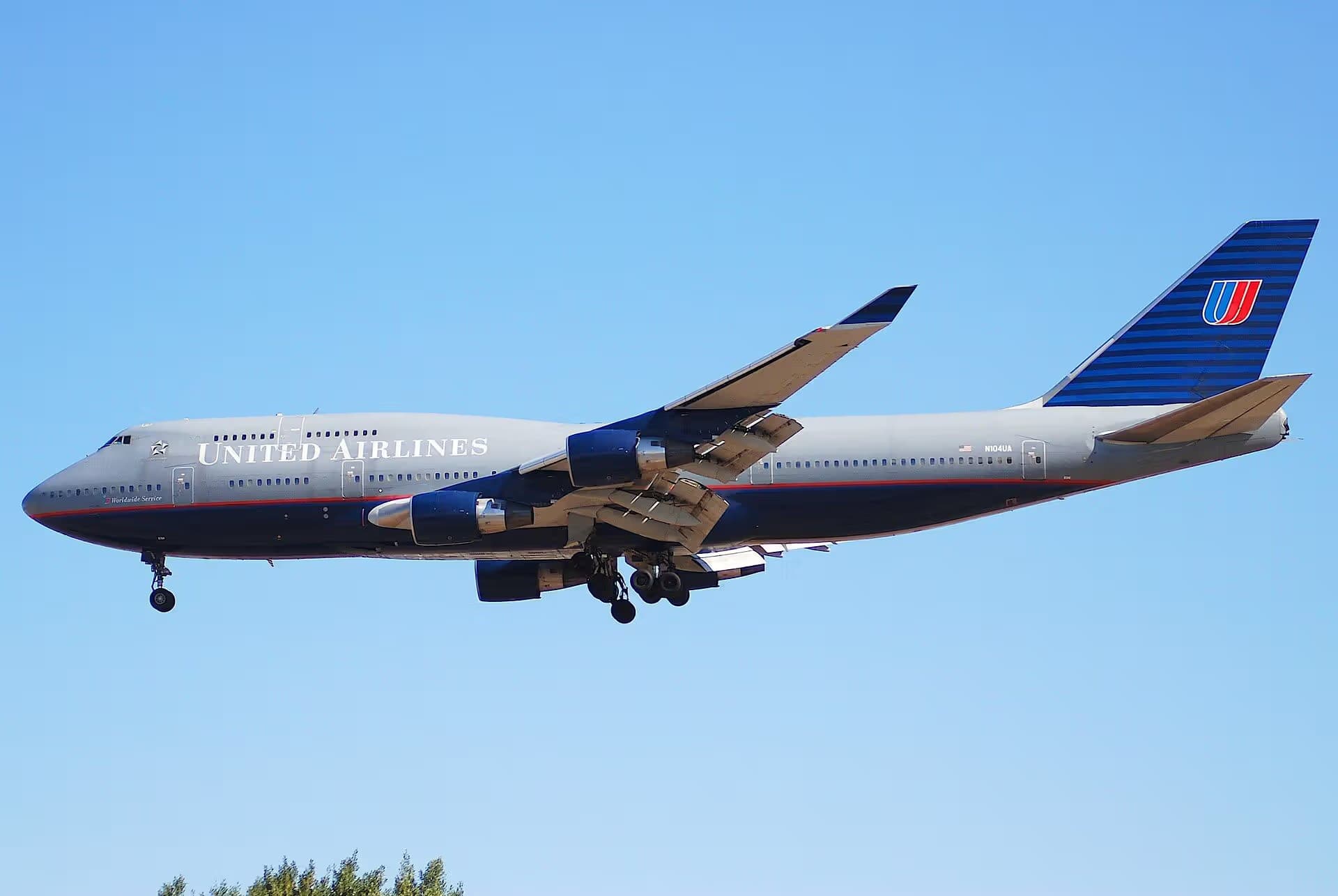 N104UA — Boeing