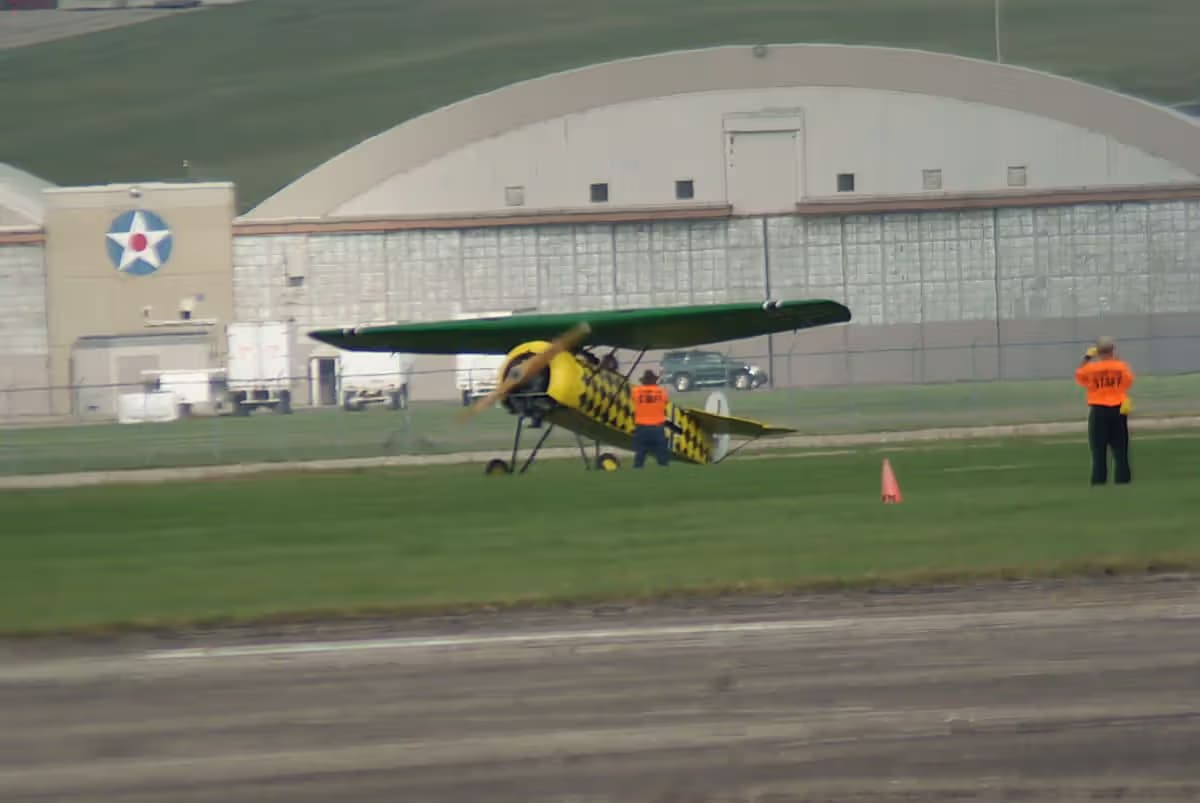 Unidentified — Single-engine aircraft