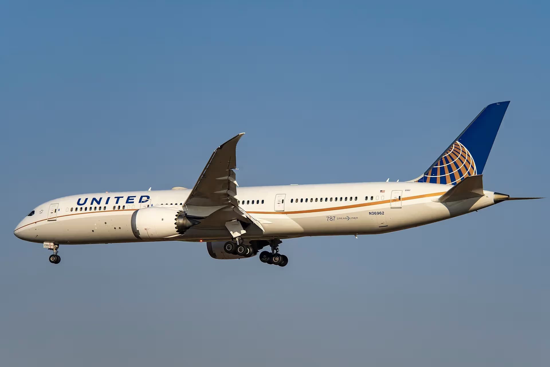 N36962 — Boeing