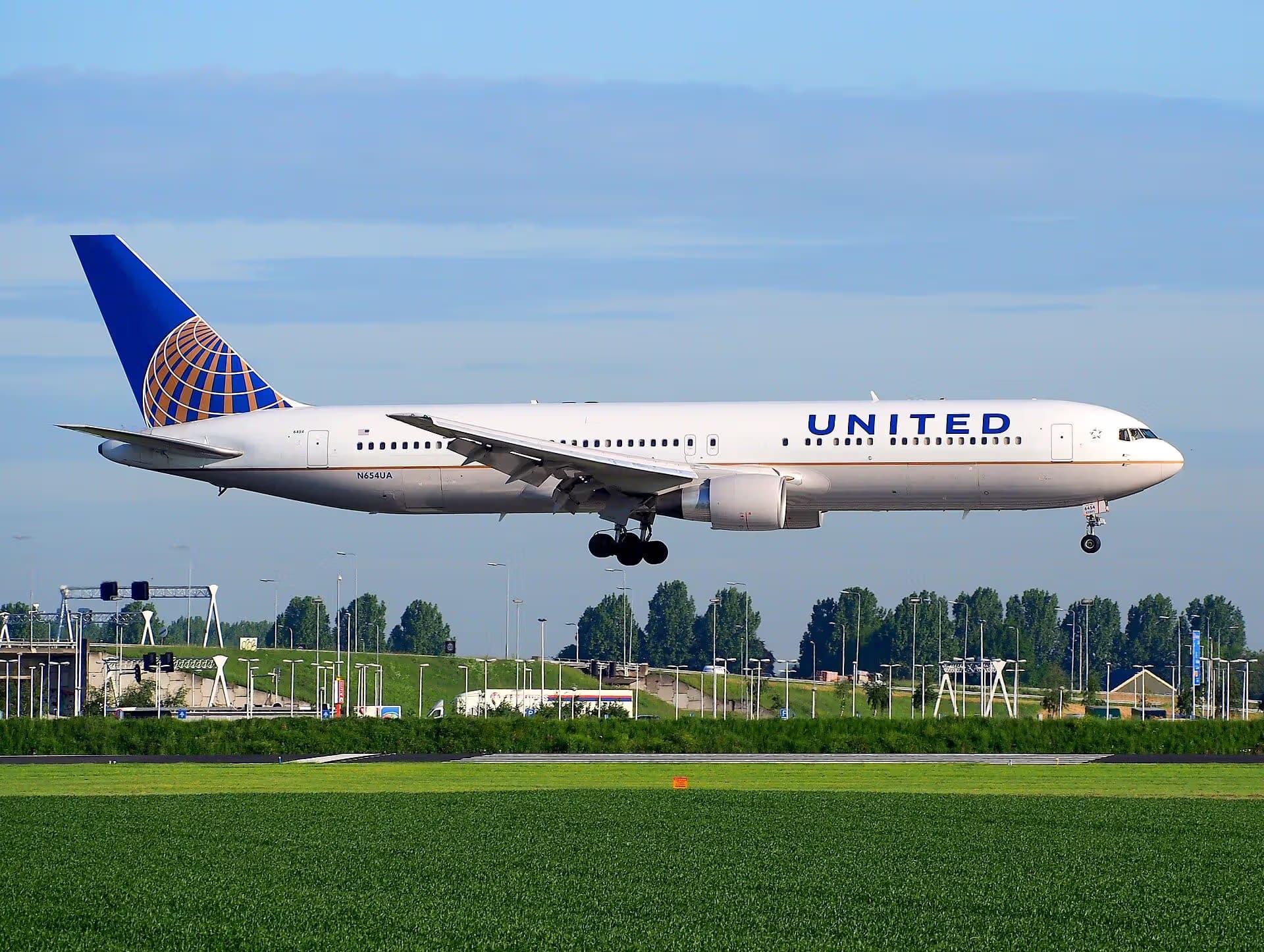 N654UA — Boeing