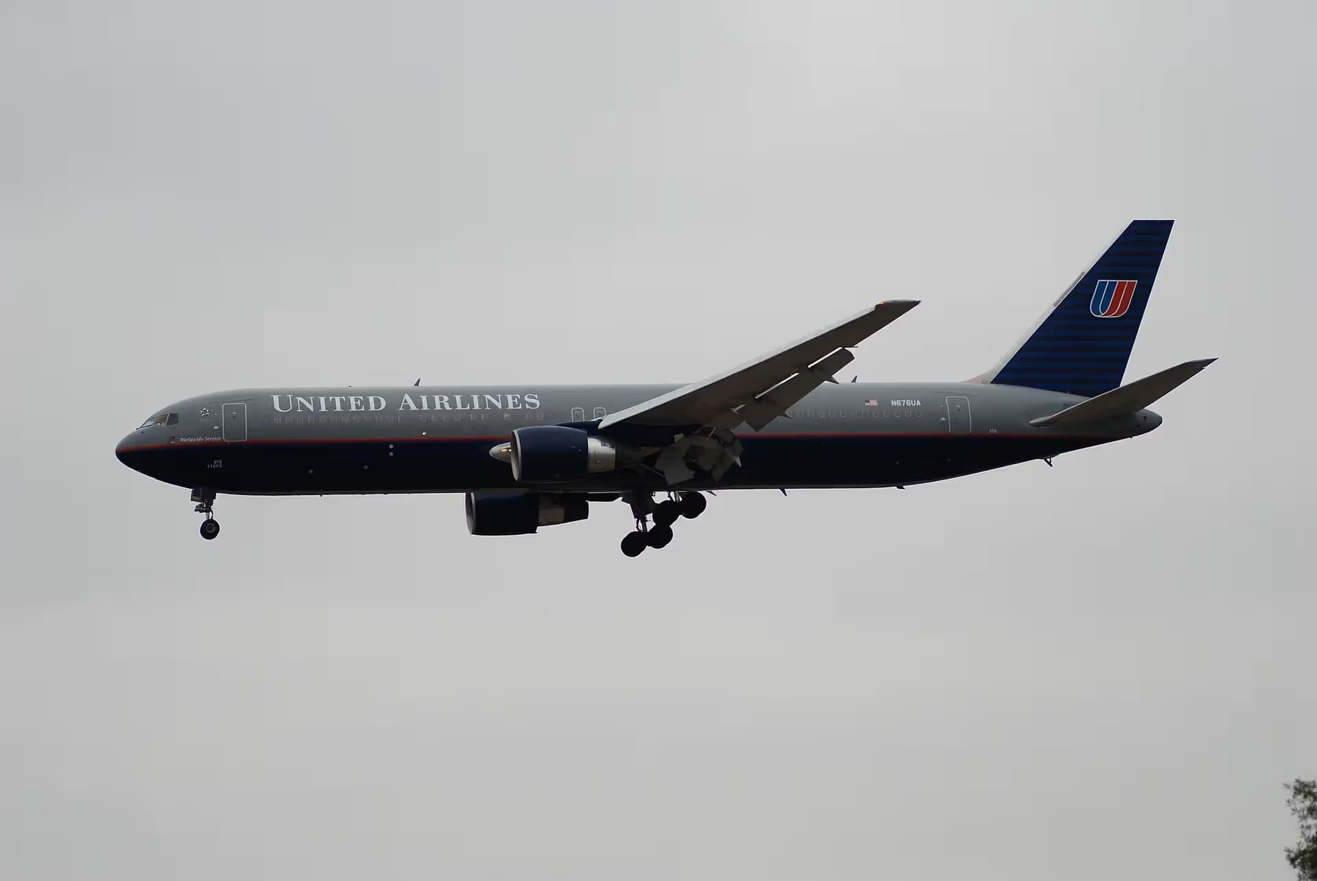 N676UA — Boeing