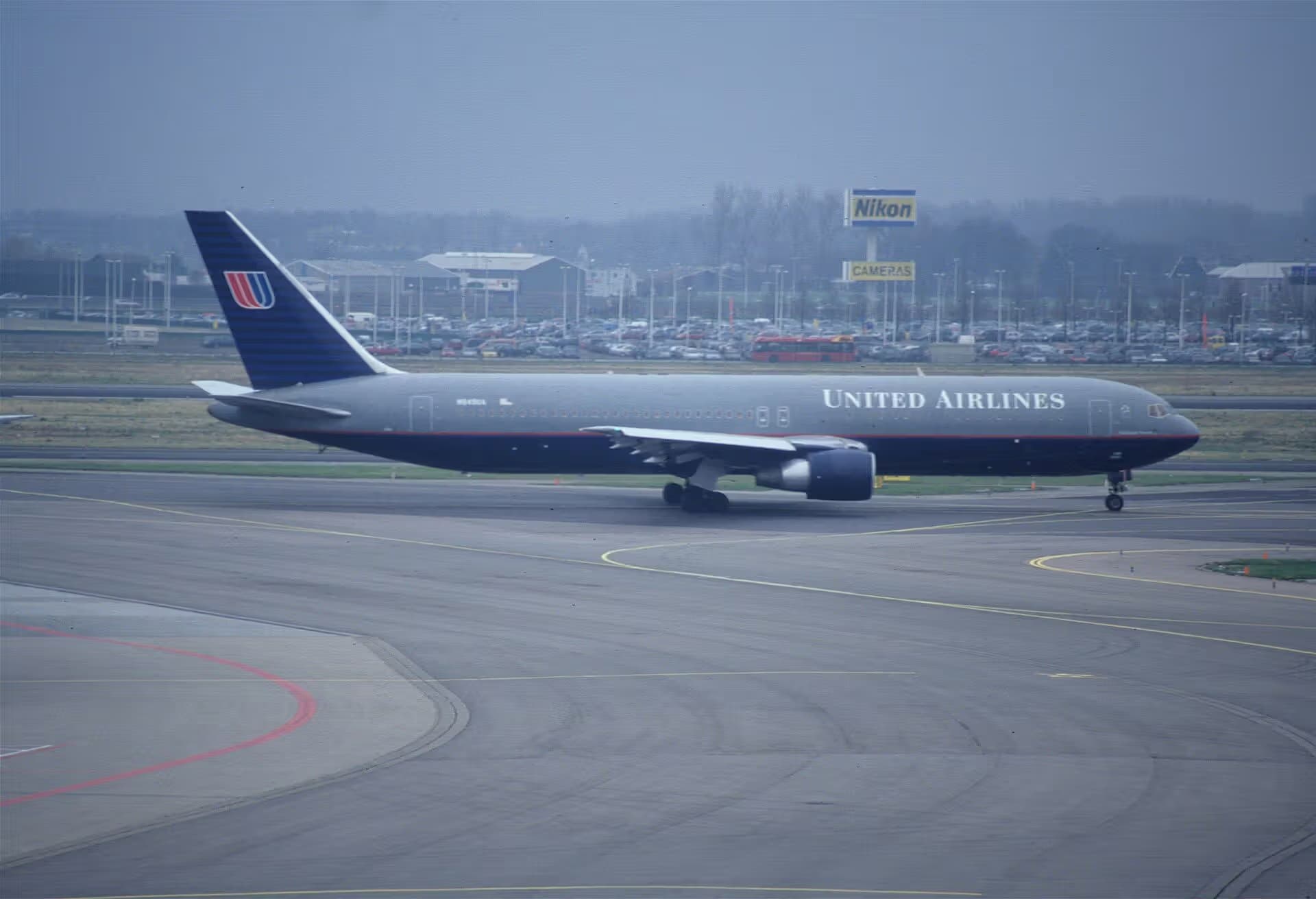 N649UA — Twin-engine aircraft
