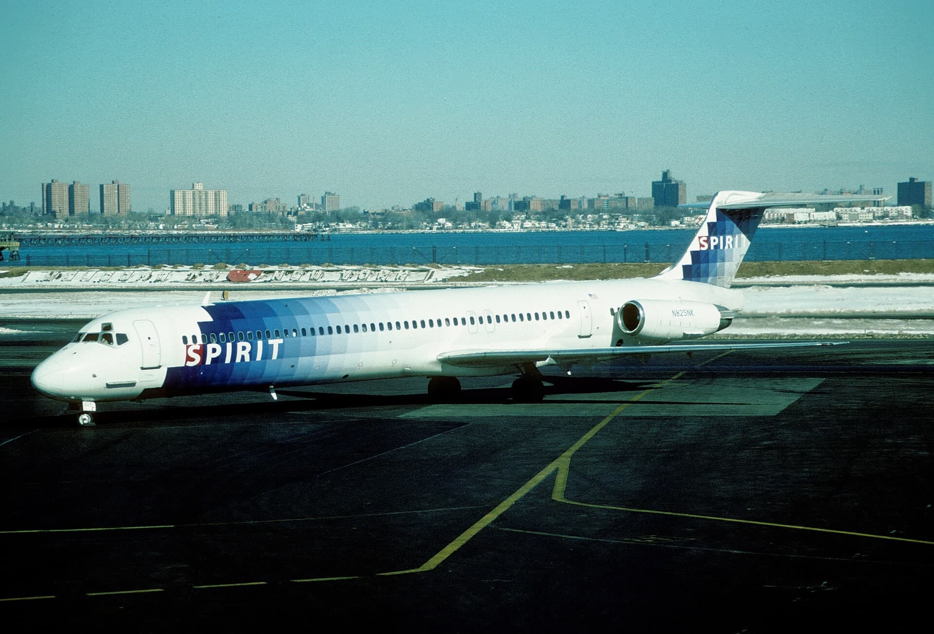 N825NK — Douglas