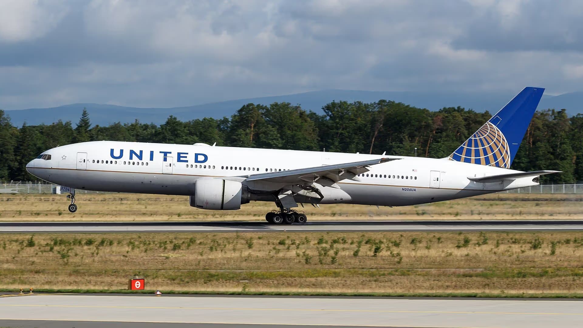 N206UA — Boeing
