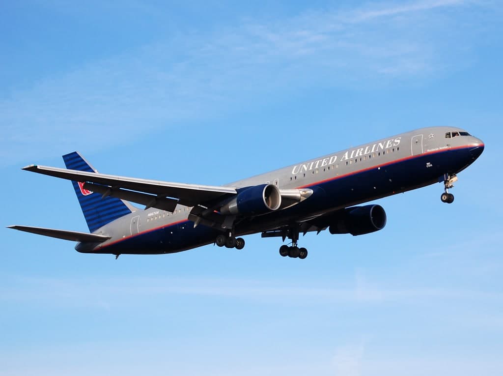 N677UA — Boeing