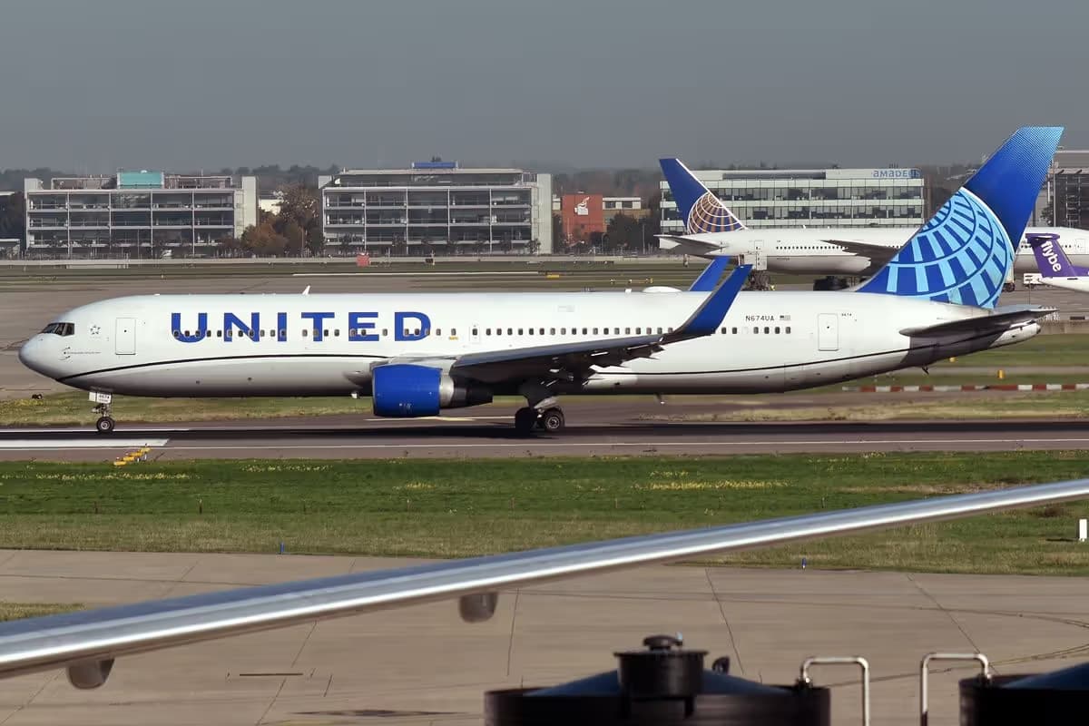 N674UA — Boeing