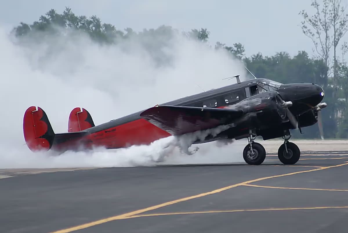 N9109R — Twin-engine aircraft