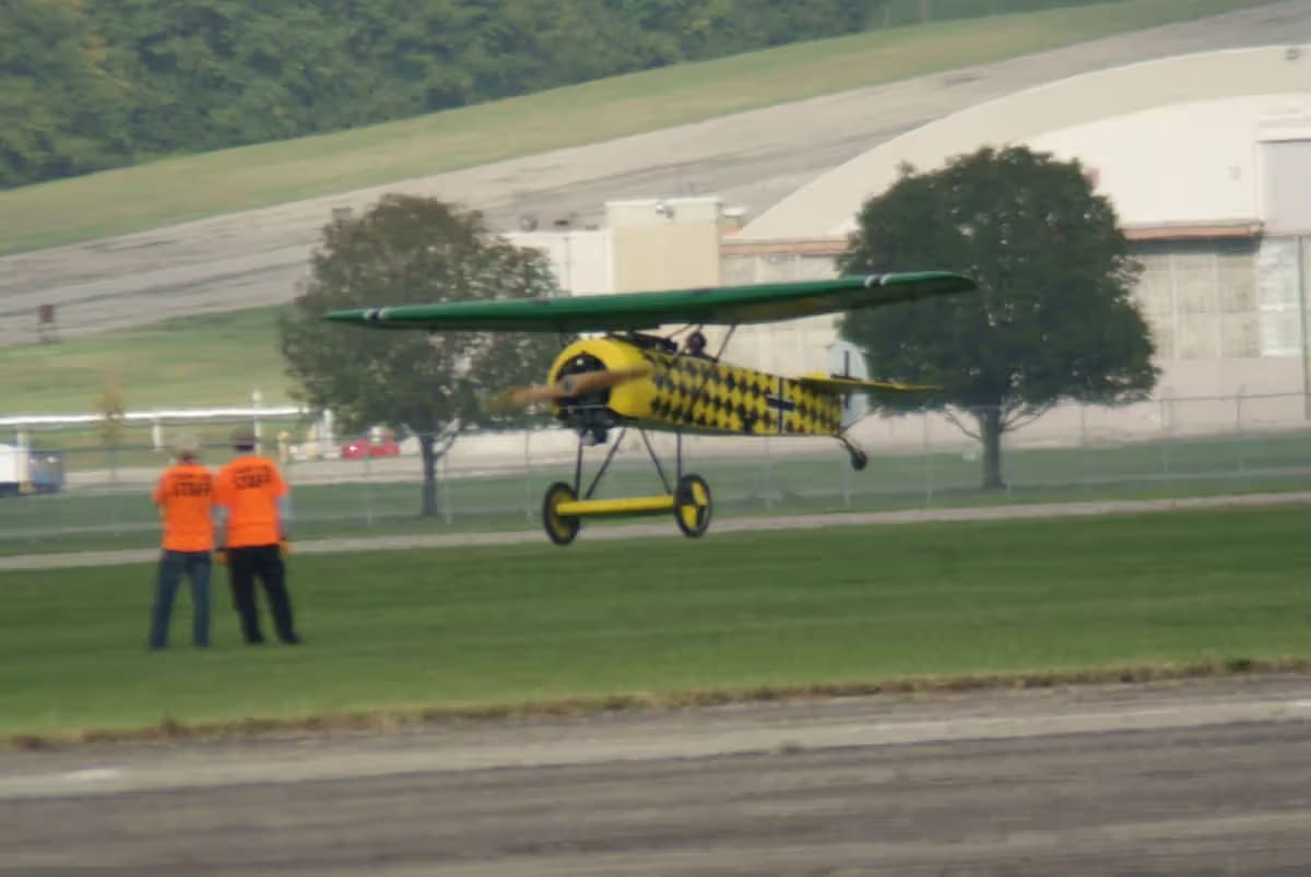 Unidentified — Single-engine aircraft