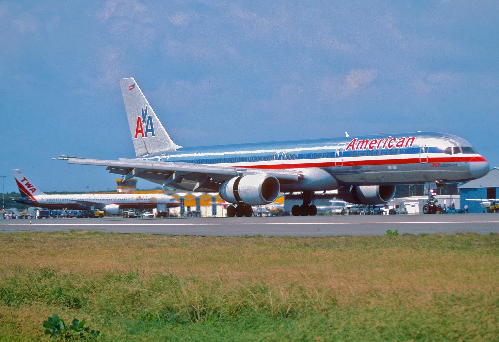 N699AN — Twin-engine aircraft