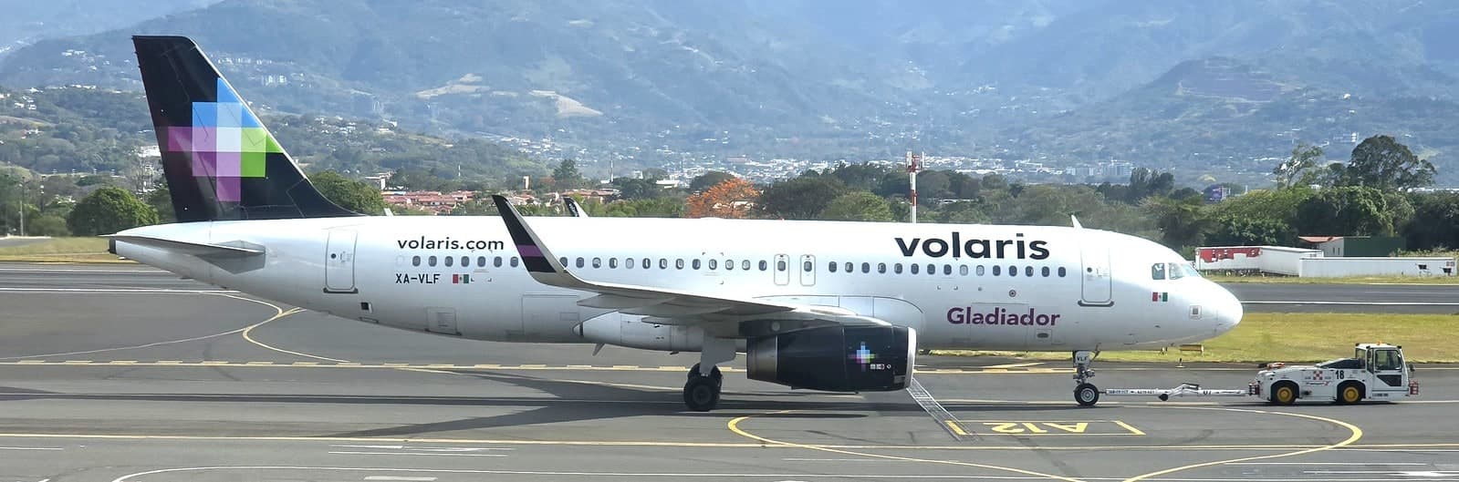 XA-VLF — Twin-engine aircraft