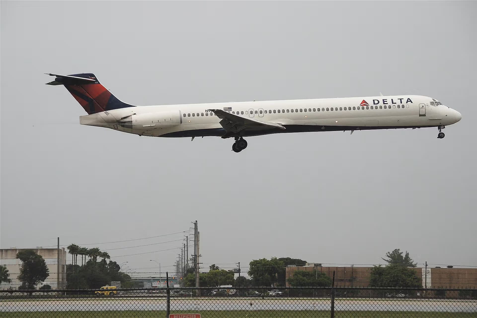 N957DL — Aircraft